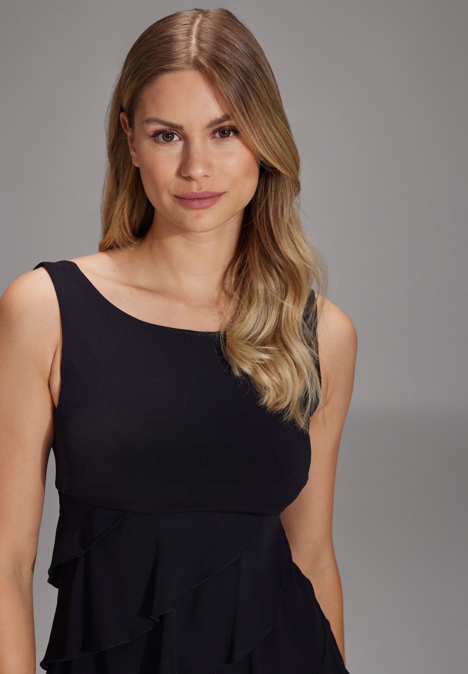 SWING Cocktailkleid - Cocktailkleid aus Materialmix Taillierter Schnitt mit ausgestelltem Rockteil