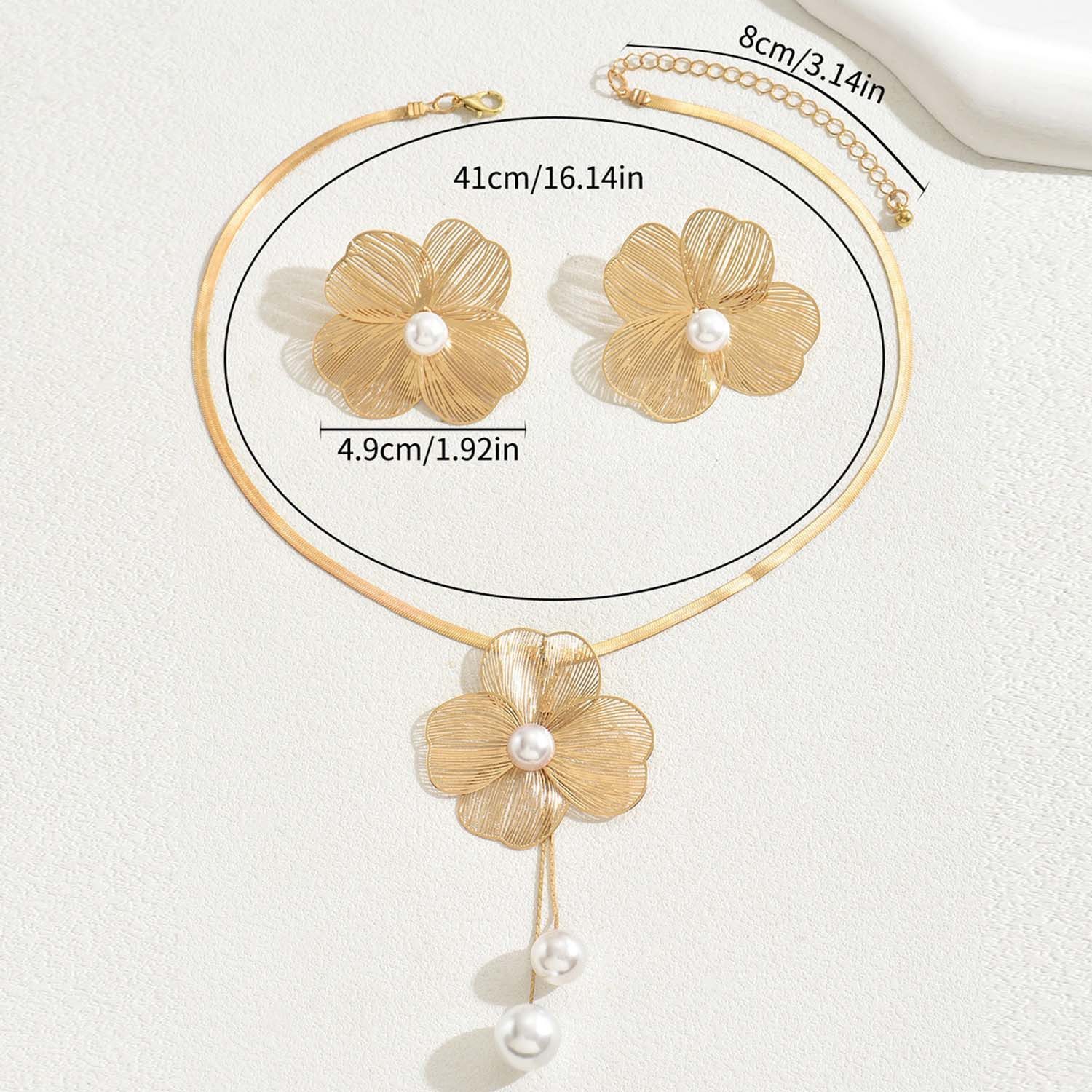 trends for living Schmuckset Schmuckset für Damen floraler und perlenbesetzter Halskette Ohrringen