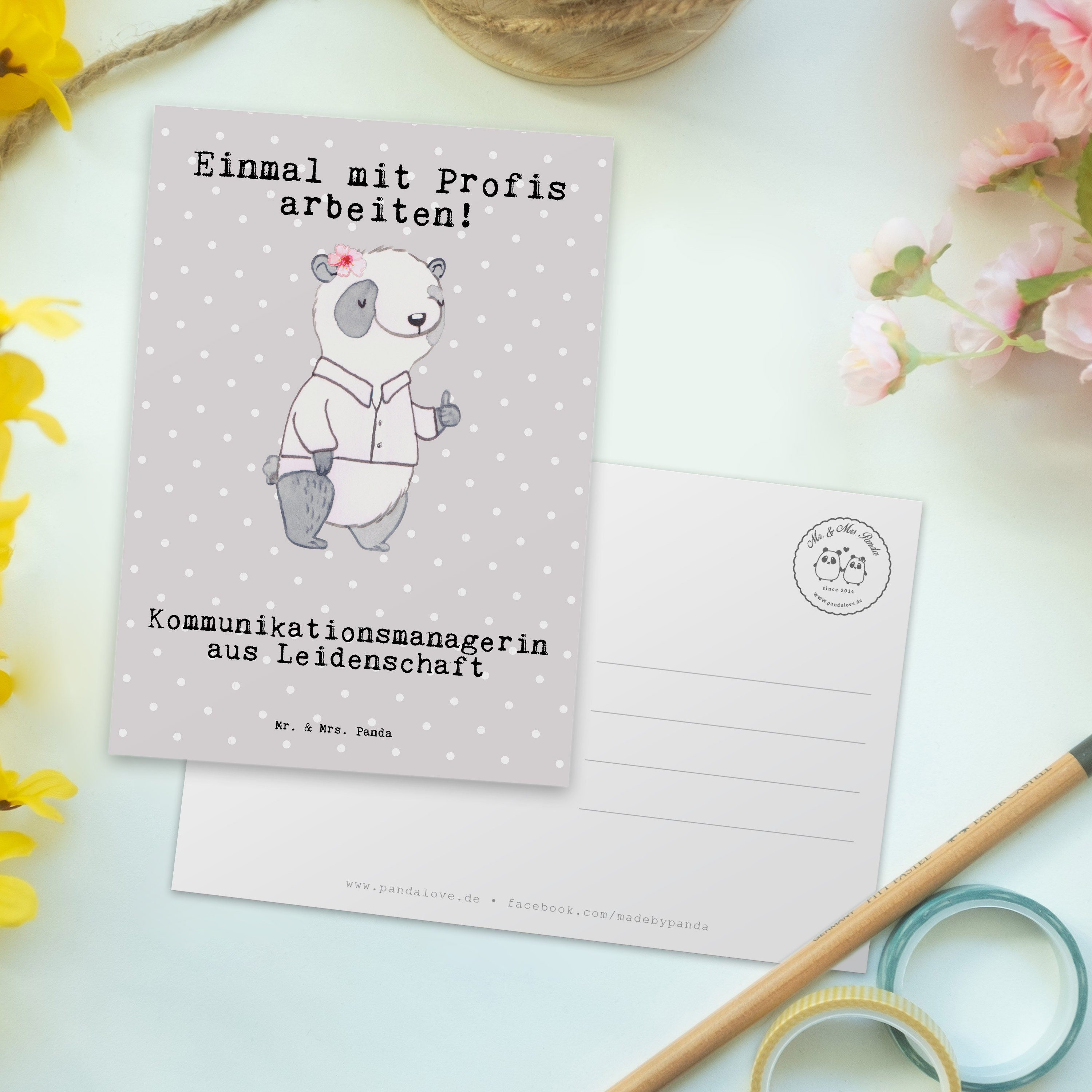 Mr. & Mrs. Panda Postkarte Kommunikationsmanagerin aus Leidenschaft - Grau Pastell - Geschenk, D