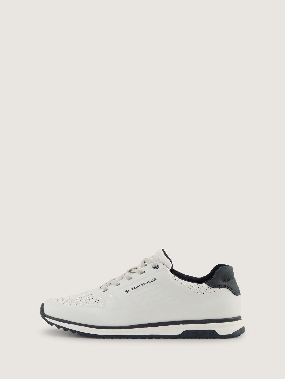 TOM TAILOR Shoes Licence Sneaker (1-tlg) Sneaker mit Lochmuster auf der Vorderkappe