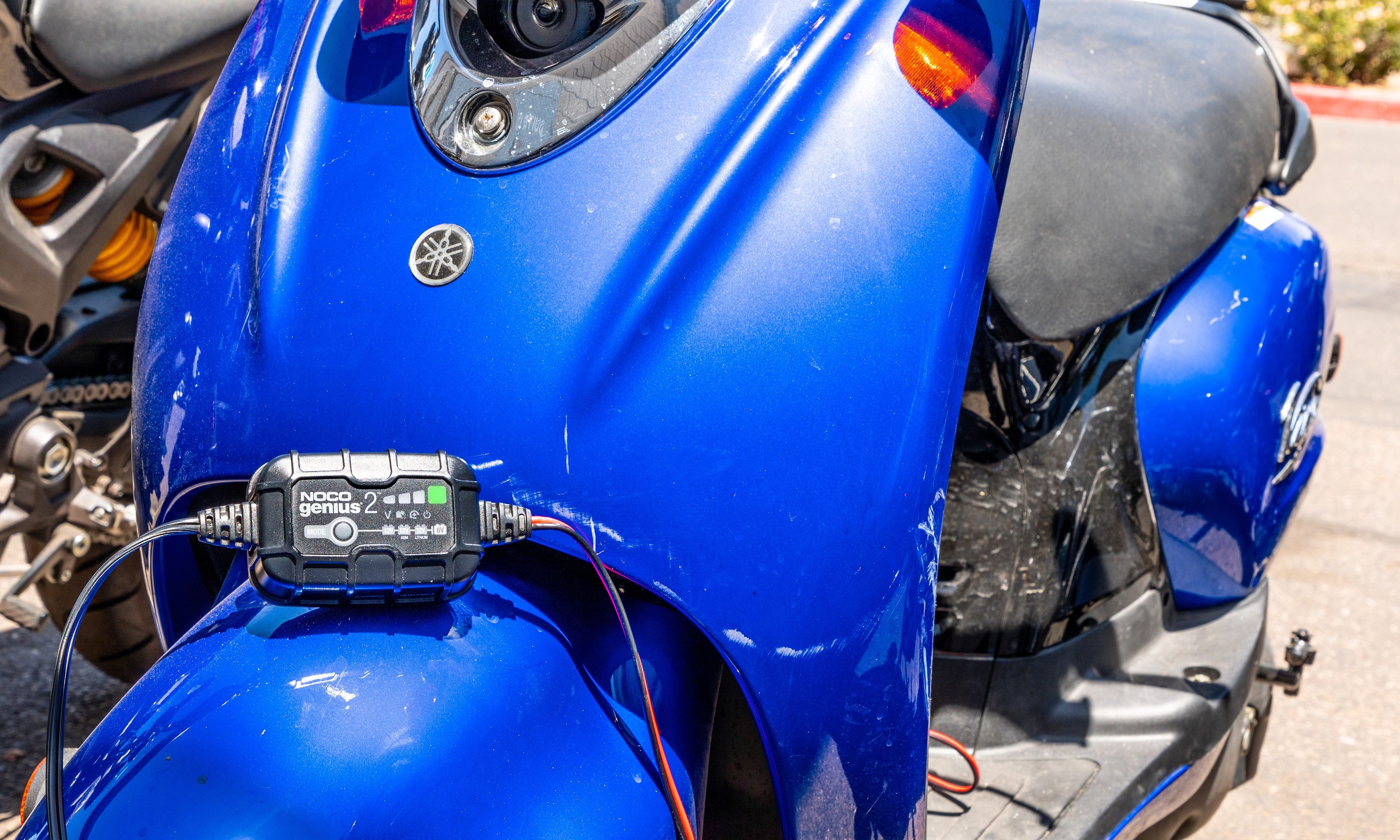 Noco NOCO GENIUS2 6V/12V 2A Smart Batterieladegerät Autobatterie-Ladegerät (2000 mA, Packung, 5-tlg., Umfangreiches Zubehör beinhaltet, Wiederbelebung tiefentladener Batterien (Force Mode)