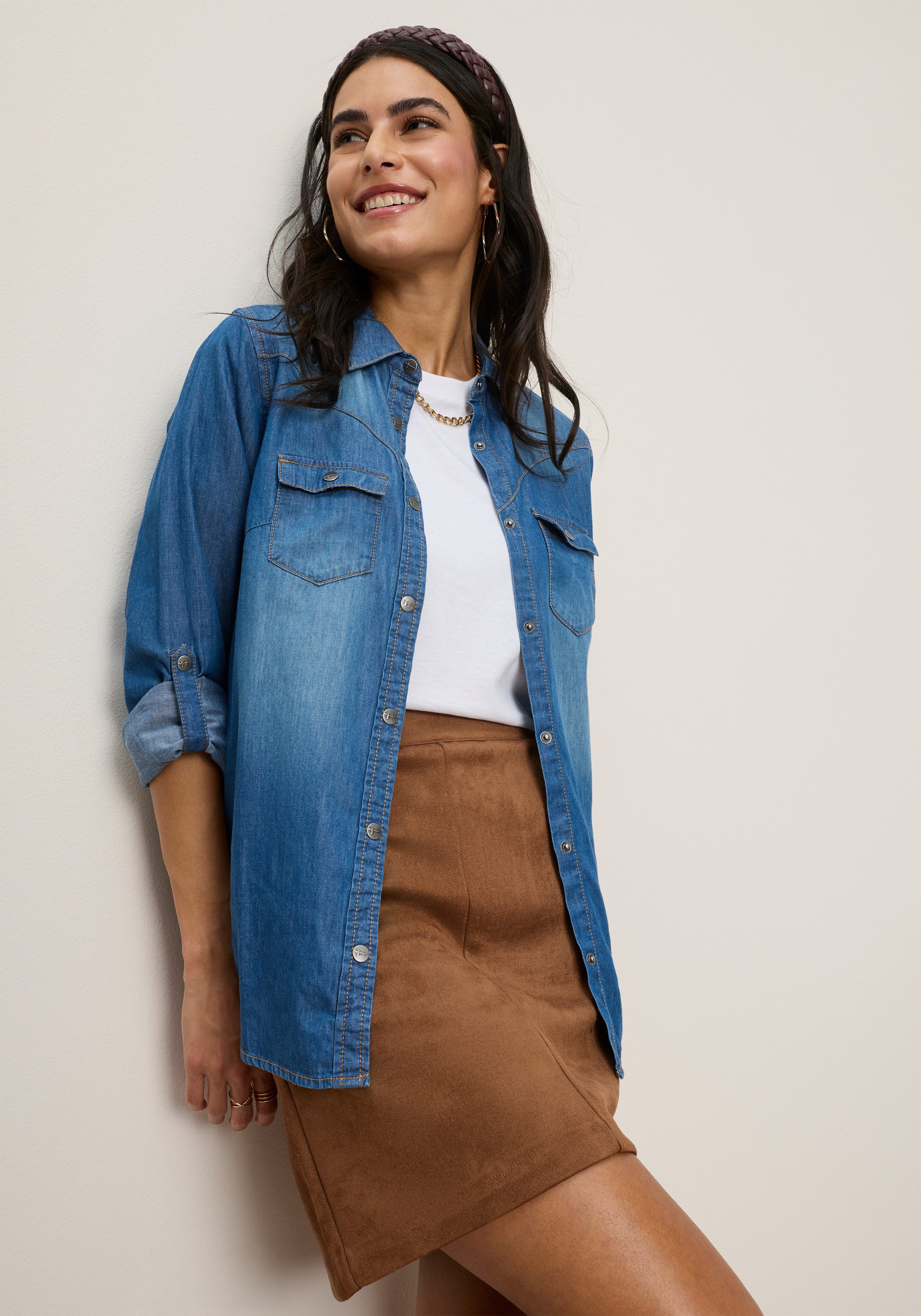 Tamaris Jeansbluse mit praktischen Details, hohem Tragekomfort mit Hemdblusenkragen, Regular Fit, unifarben. € 49,99, (€ 49,99 pro 1 Stk).