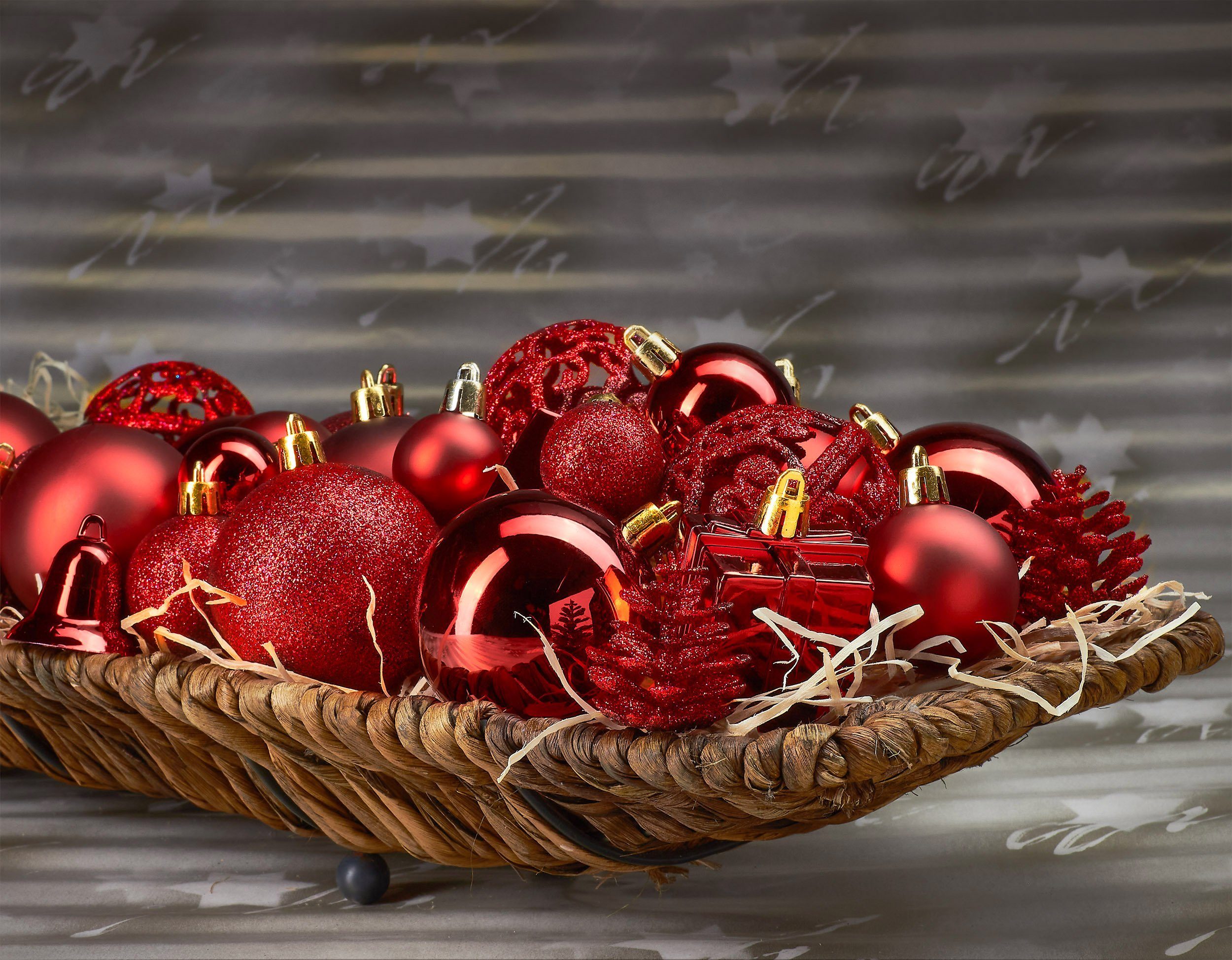 BRUBAKER Weihnachtsbaumkugel 101-teiliges Weihnachtskugel-Set mit Baumspitze, Christbaumschmuck aus Kunststoff, Weihnachtsdekoration edel und robust
