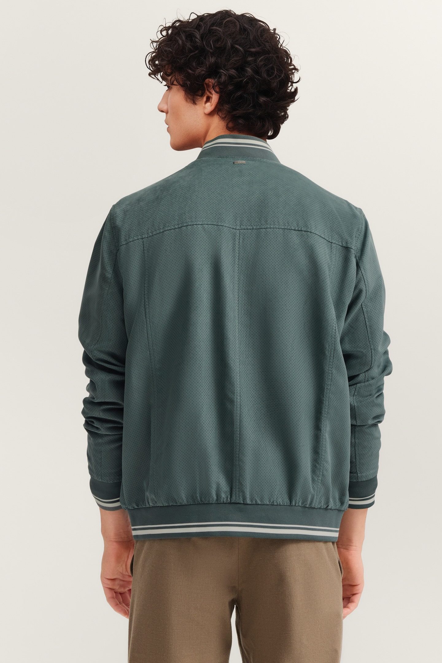 bugatti Collegejacke Regular Fit wasserabweisend trotz leicht perforiertem Oberstoff