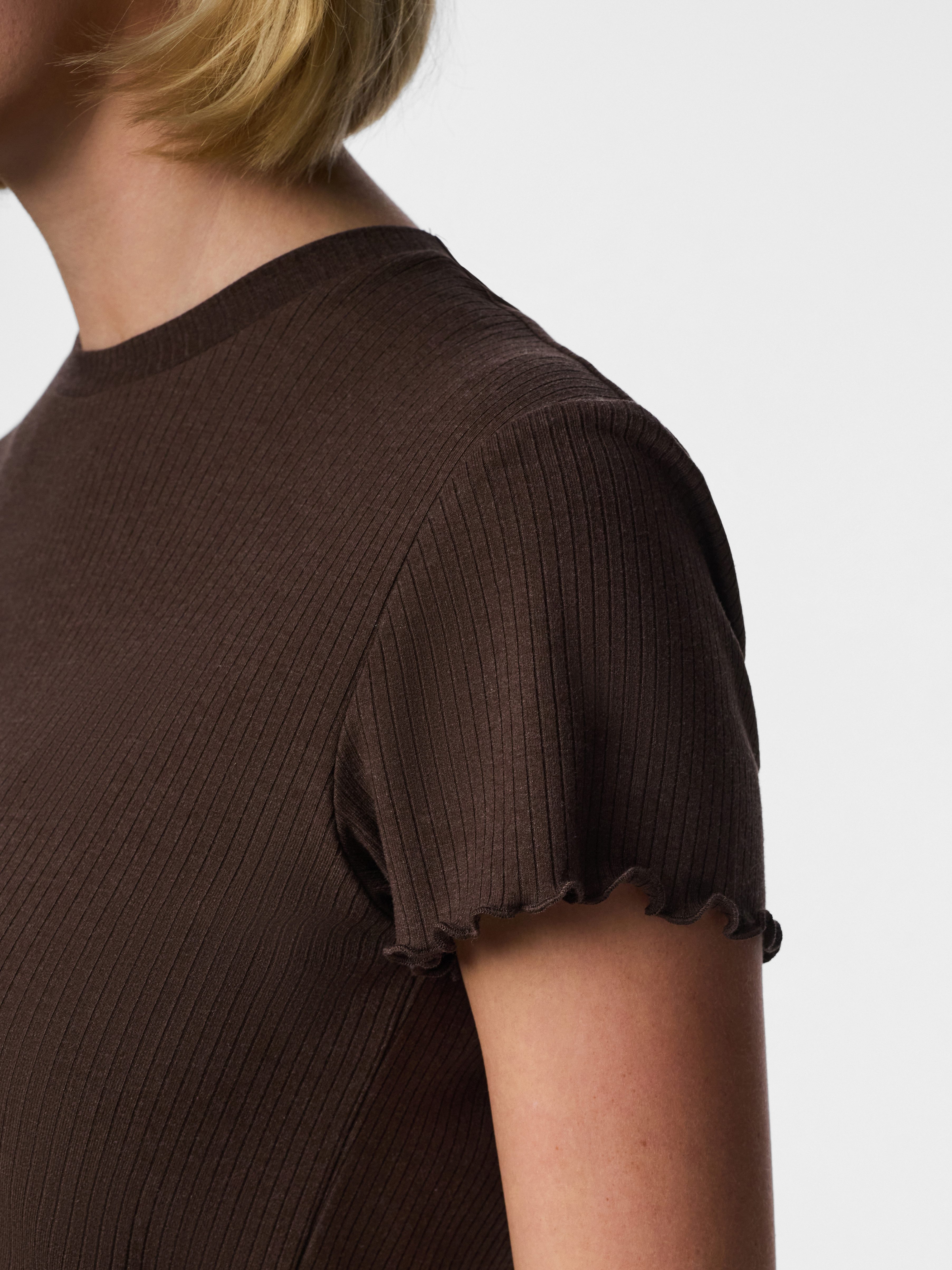 pieces Kurzarmshirt PCNICCA SS O-NECK TOP KAC BFD Viskosemischung, slim fit