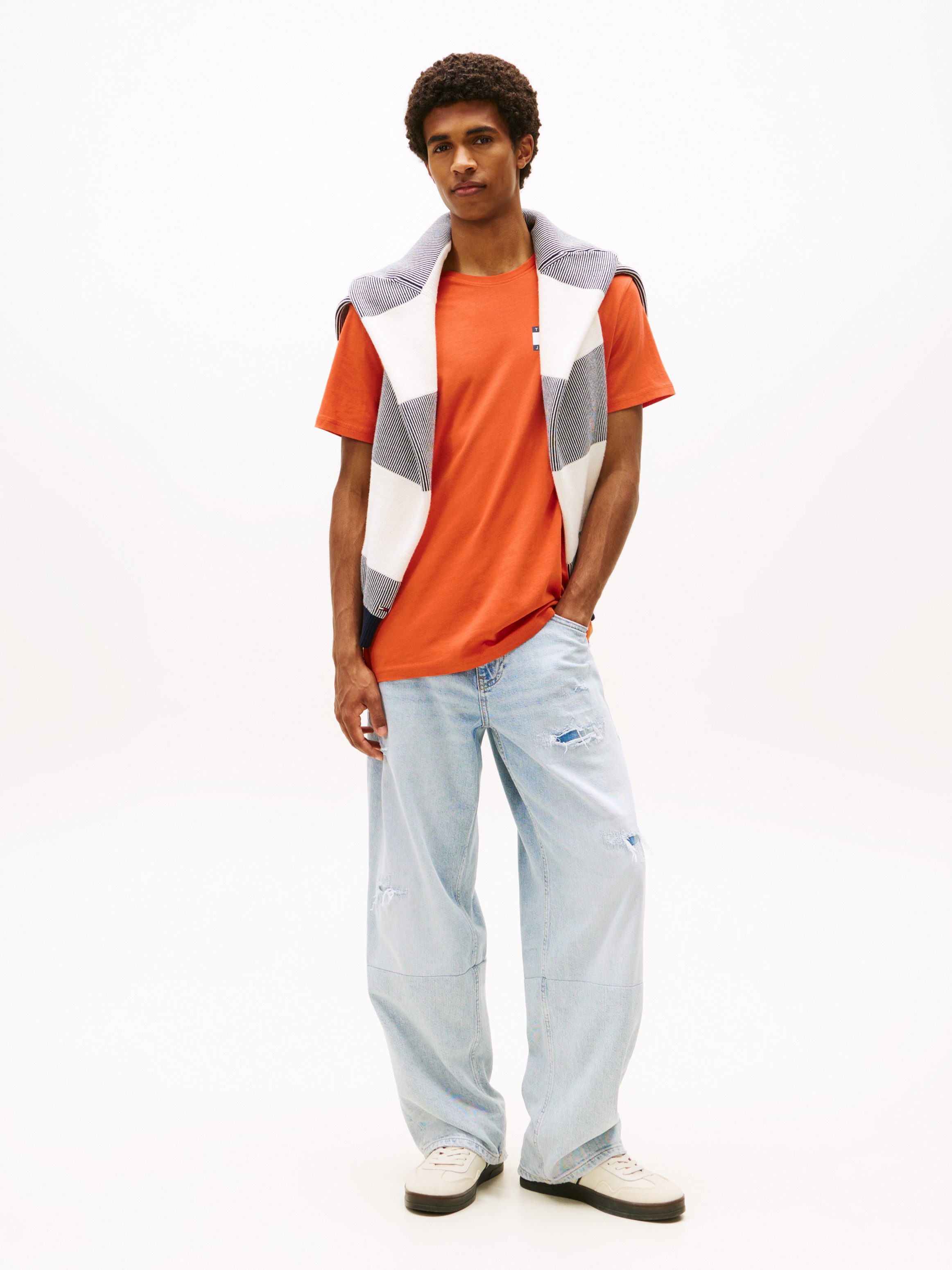 Tommy Jeans T-Shirt TJM SLIM FIT ESSENTIAL FLAG mit Rundhalsausschnitt