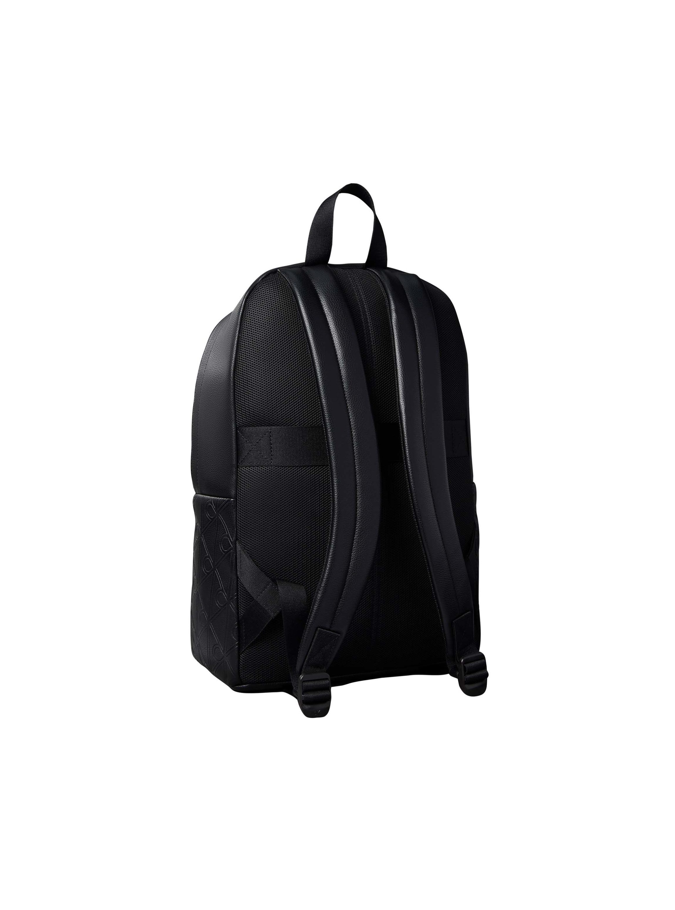 Calvin Klein Rucksack EMBLEM AOP DEBOSS ROUND BACKPACK, Unisex Cityrucksack, Freizeitrucksack mit fortlaufenden CK-Logos