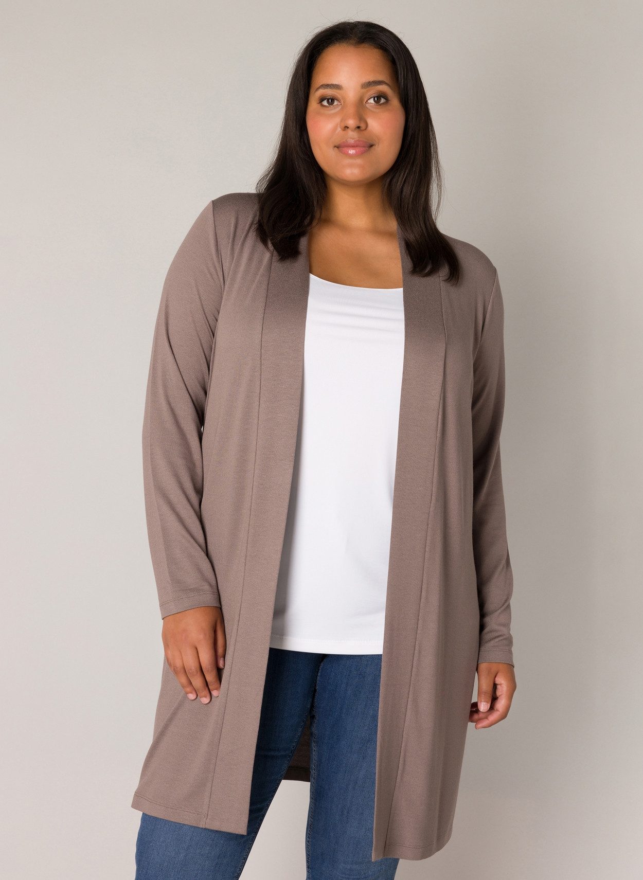 Base Level Curvy Longstrickjacke Figurumspielende, weiche Strickqualität günstig online kaufen