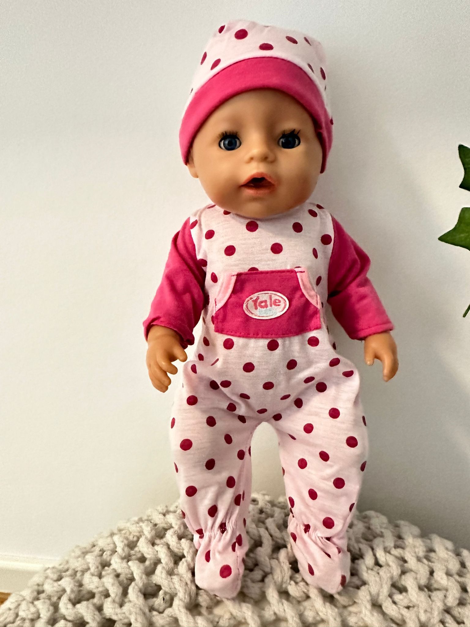Baby Rose Puppenkleidung Puppenbekleidung Set 43 cm Baby Strampler Punkte mit Mütze (2er Set, 2-tlg., 2 Teile), puppenbekleidung 43 cm rosa für Baby Born Puppe und andere Puppen