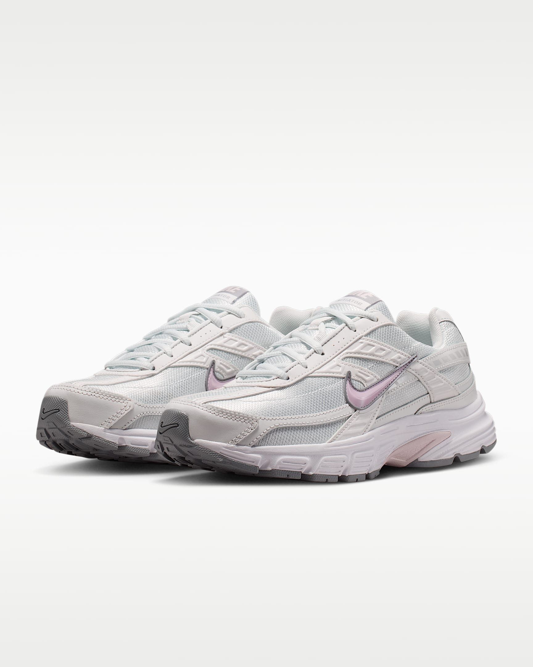Nike Sportswear Initiator Sneaker inspiriert vom Design des Nike P-6000