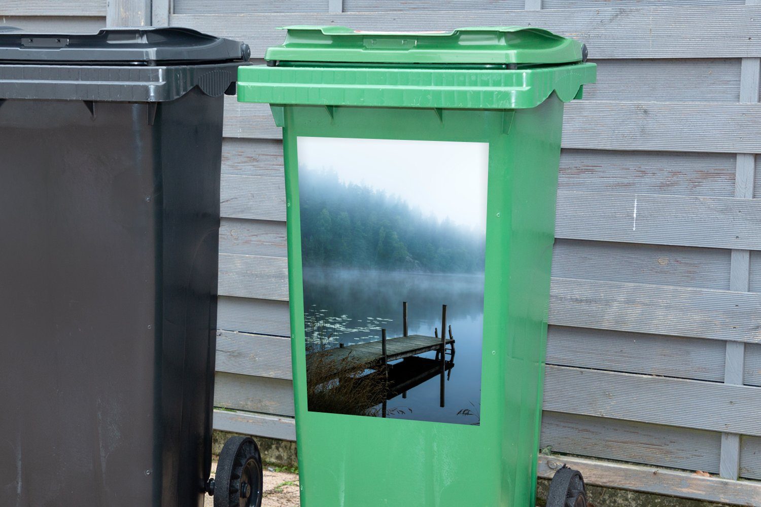 - Wald See - Sticker, Nebel Container, Mülltonne, St), MuchoWow - Mülleimer-aufkleber, Abfalbehälter (1 Wandsticker Natur