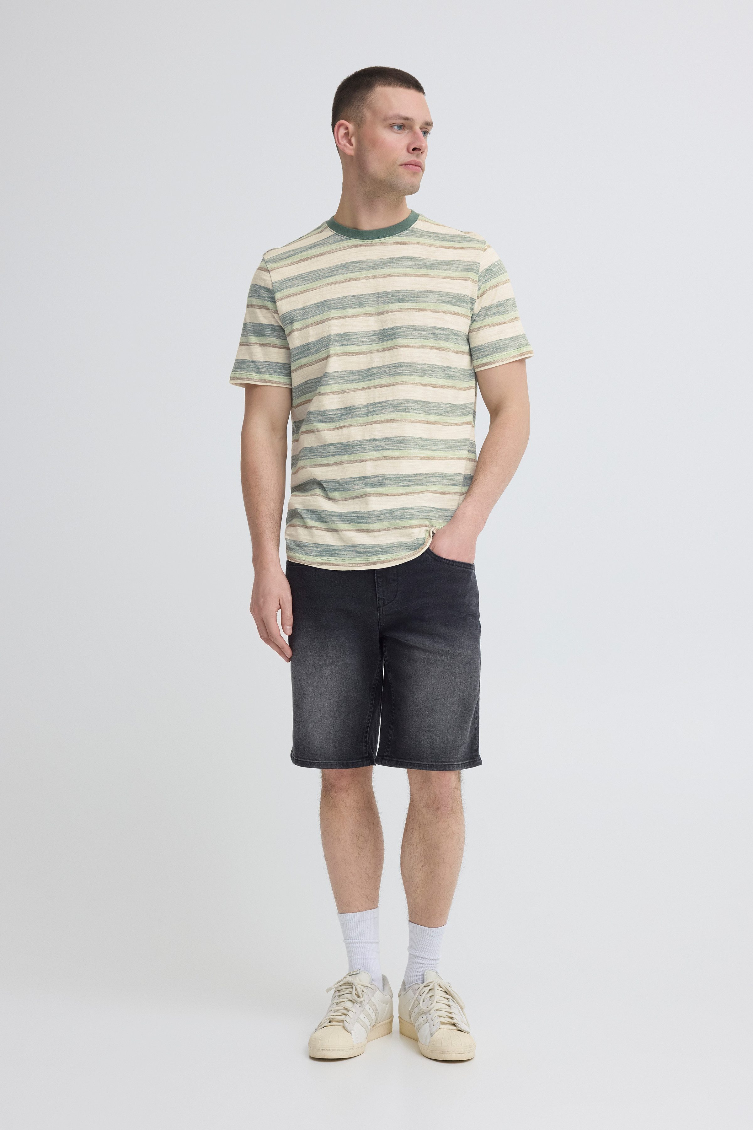 Blend T-Shirt BHKOBE STRIPE S/S TEE mit geringelter und gestreifter Optik, Regular Fit, ohne Verschluss – Bild 4 von 5