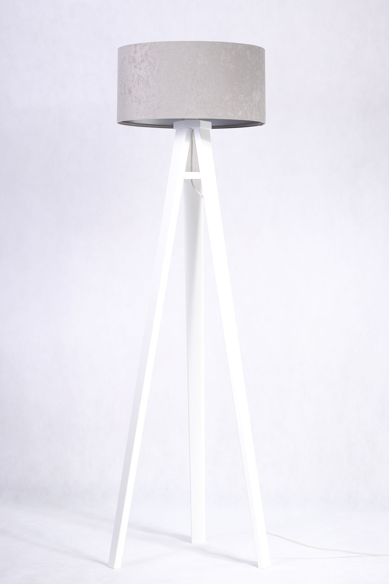 Licht-Erlebnisse Stehlampe JERRY, ohne Leuchtmittel, Standleuchte Stoffschirm Grau Silber Weiß retro Wohnzimmer Dreibein