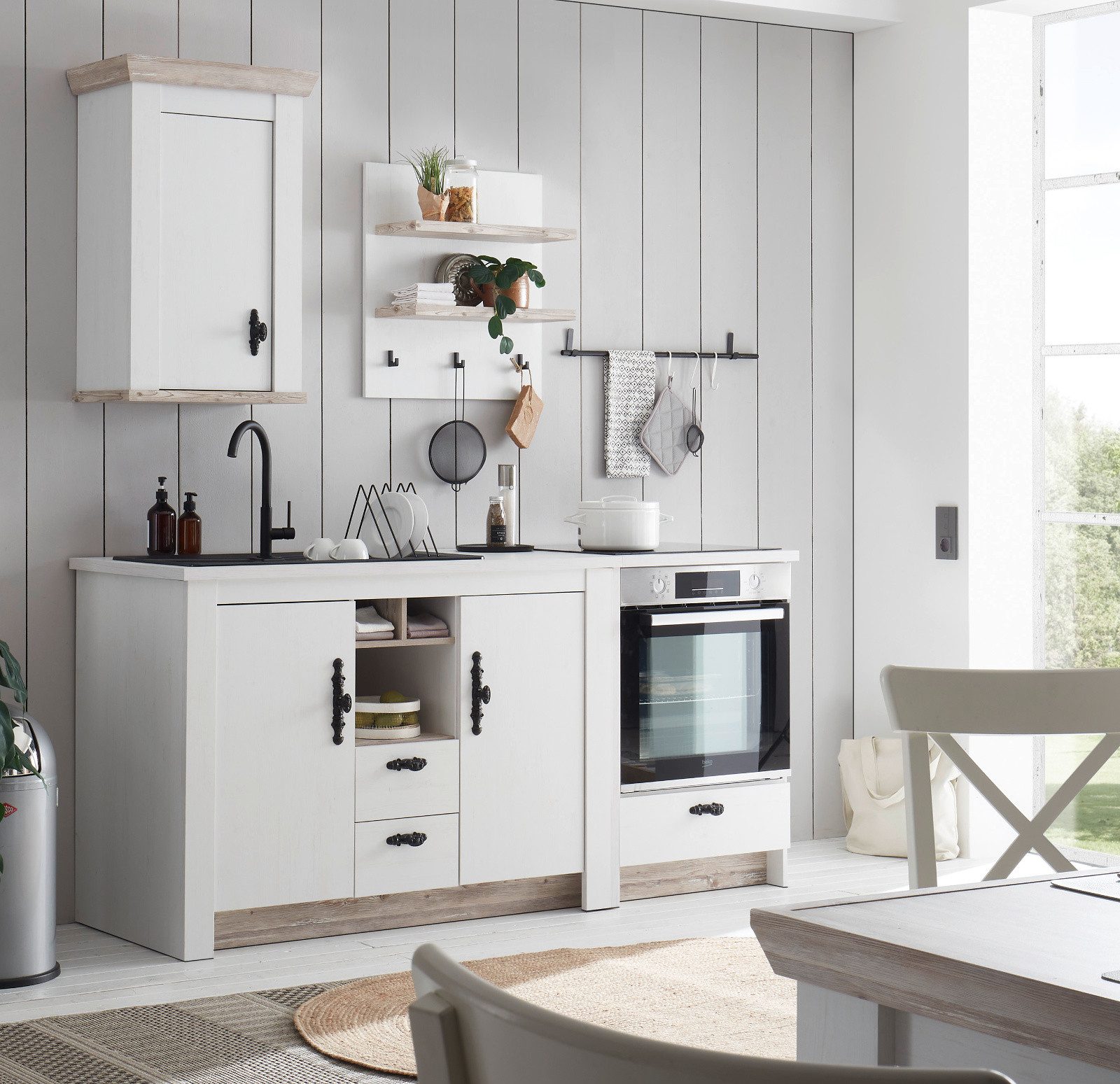 Furn.Design Küchenzeile Rovola, (Single-Küche in Pinie weiß Landhaus), mit Soft-Close-Funktion