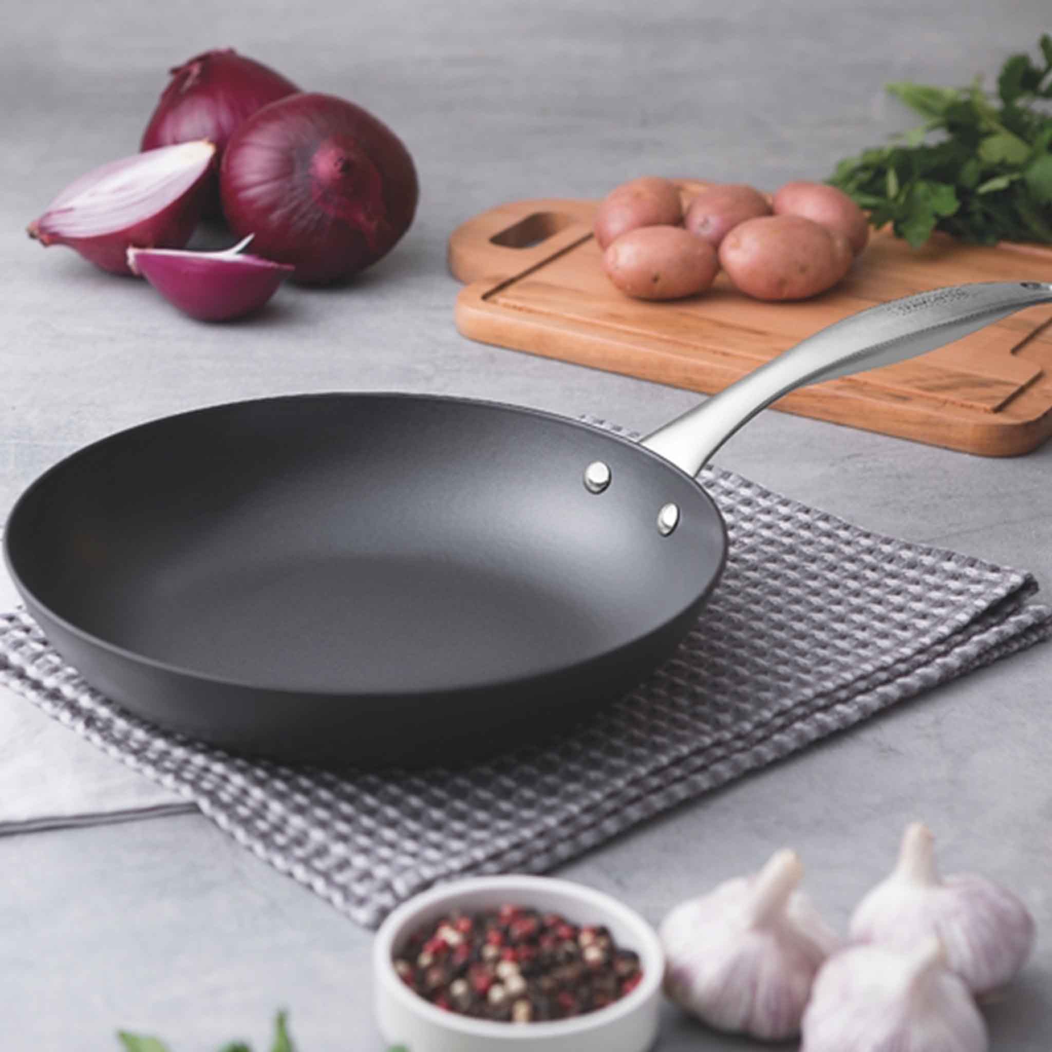 Tramontina Bratpfanne TRENTO Gusseisen Pfanne, Gusseisen (1-tlg), Induktion, Backofengeeignet