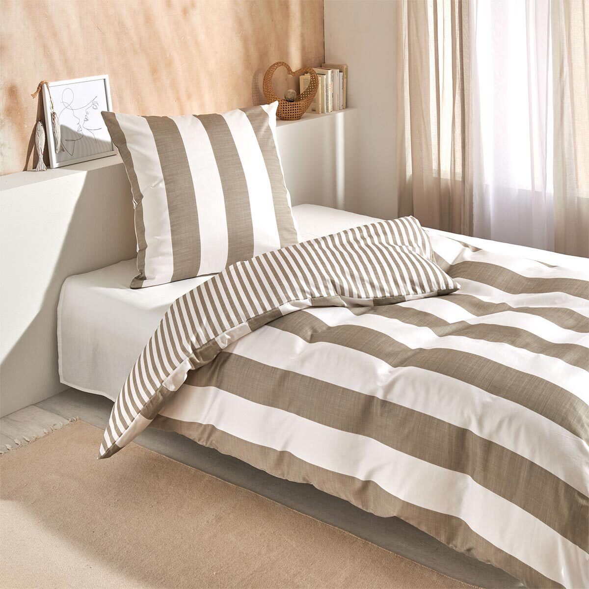TRAUMSCHLAF Постельное белье Los Angeles, Mako Satin, 2 teilig, hochwertige Satin Постельное белье in Streifen-Wendeoptik