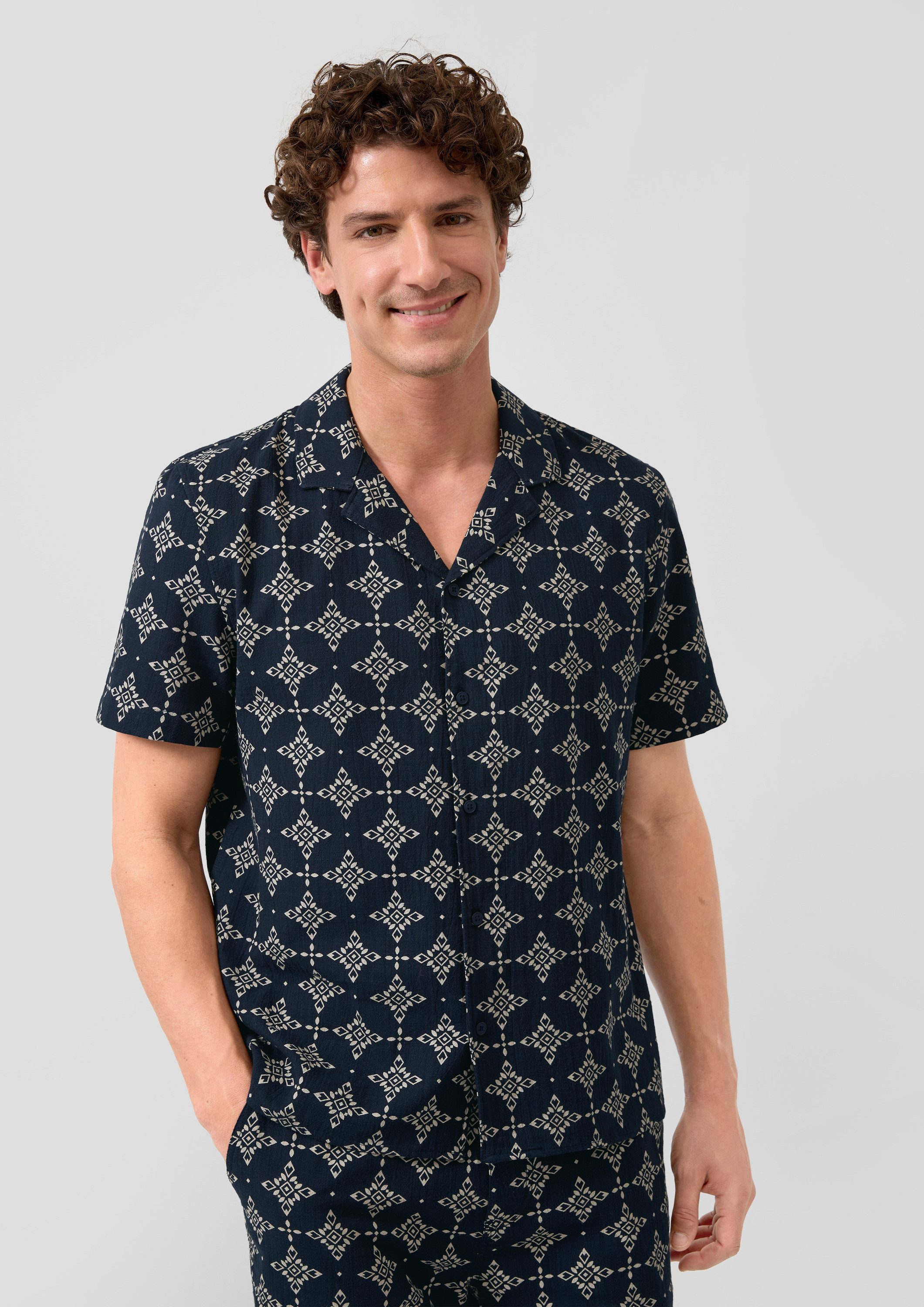 s.Oliver Kurzarmhemd Hemd Resort Fit: Strukturiertes Baumwollhemd mit All-over-Print