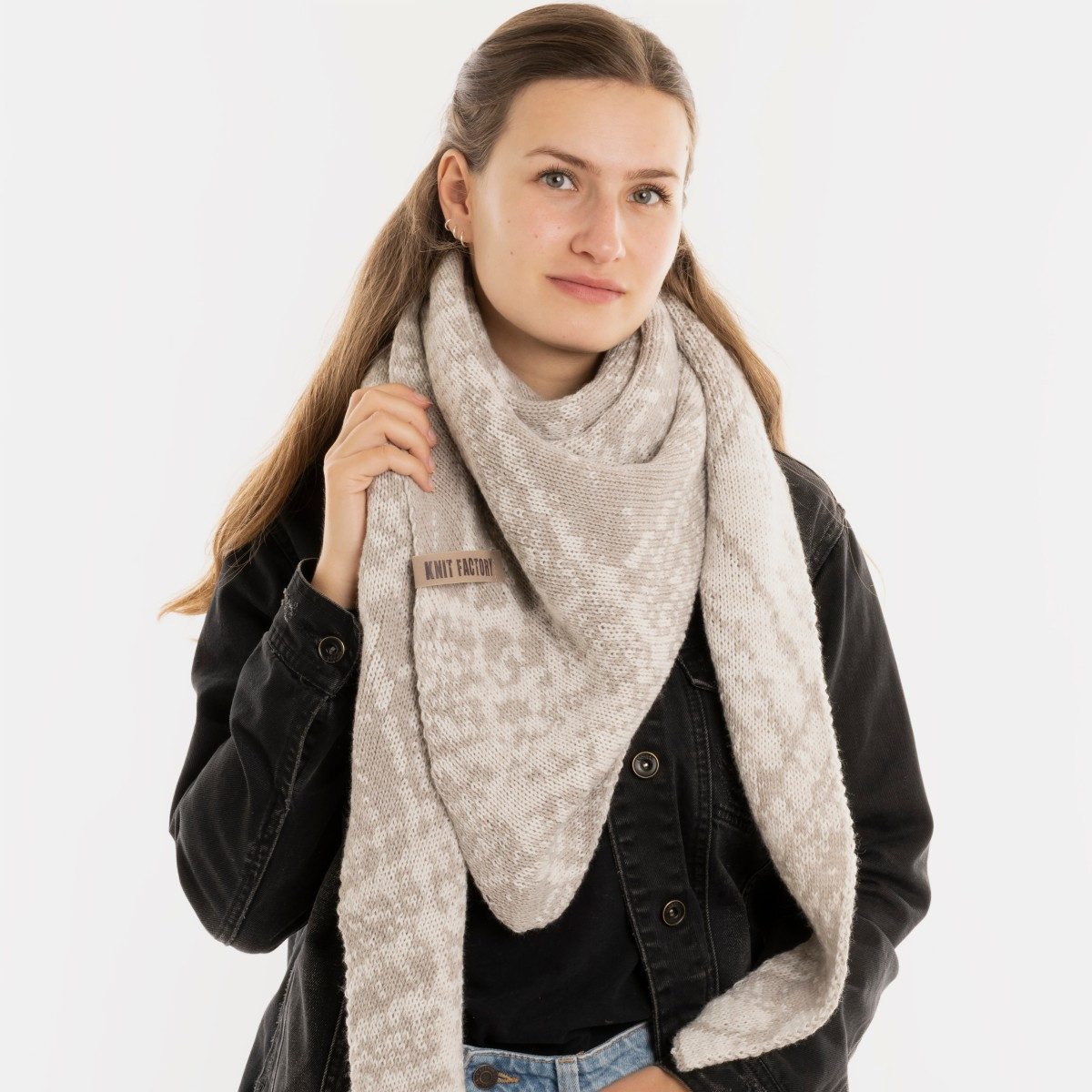 Knit Factory Strickschal Lea Dreiecksschal Beige Iced Clay 190x85 cm Mix, (Set, 1-St. Spar-Set), Schal Damen Herren set loop tücher schals winter Strick Mode herbst
