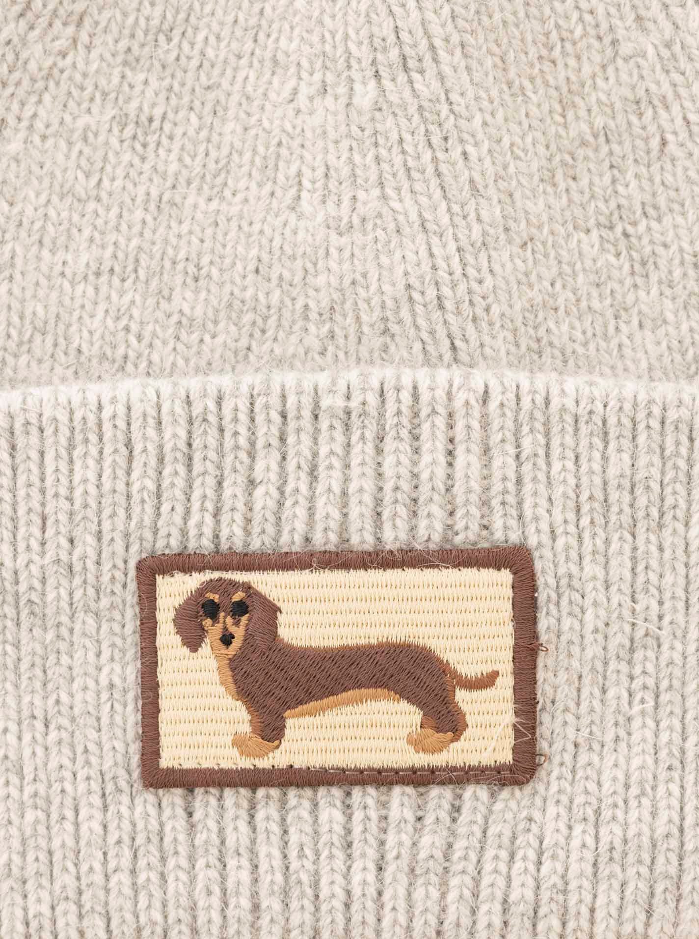 Zwillingsherz Beanie "Dog Patch" mit süßem Dackelmotiv und Wollanteil – Bild 3 von 3