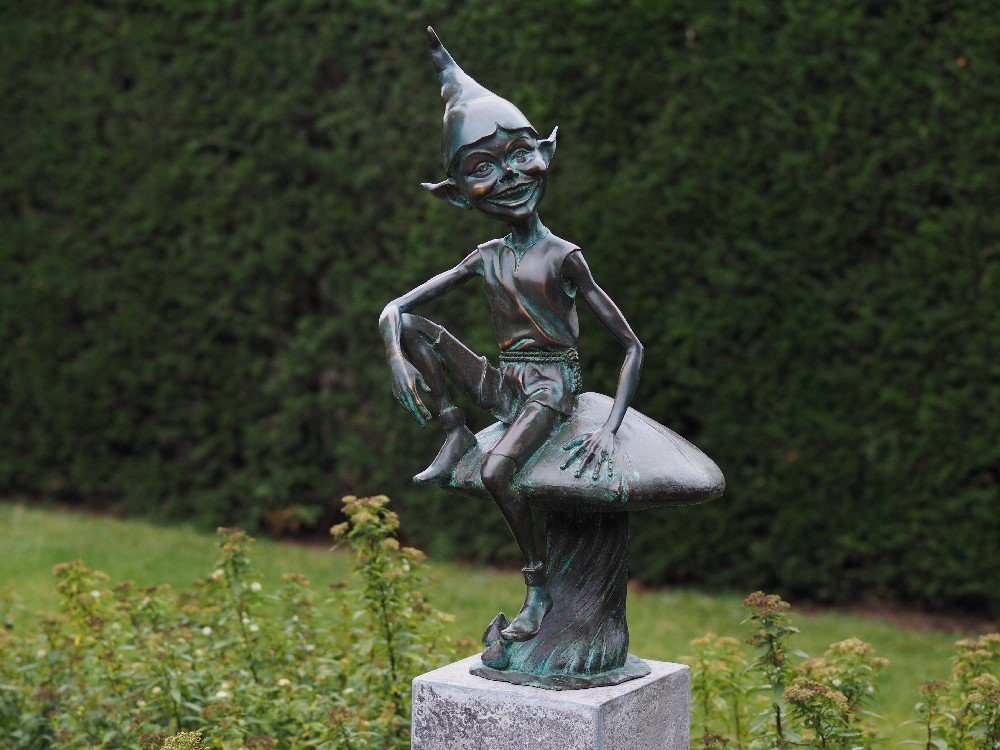 Gartenfigur gegossen Bronze-Skulptur werden gegen Frost, patiniert. Elf Die und Pilz, UV-Strahlung. IDYL Regen – und von Hand Bronze robust in in Bronze Langlebig witterungsbeständig IDYL sehr Wachsausschmelzverfahren Modelle – – auf einem