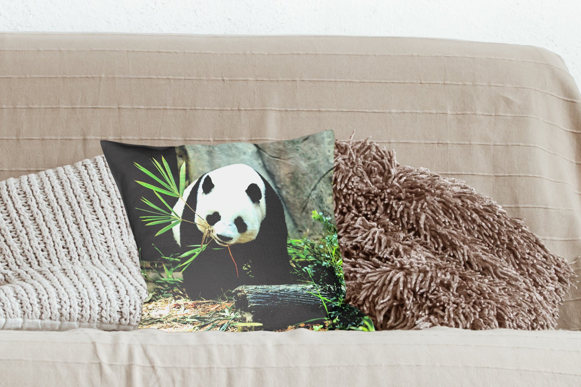 Zierkissen Sofakissen Deko, MuchoWow Wohzimmer, Dekokissen - Panda Höhle, mit Füllung Baumstamm Schlafzimmer, - für