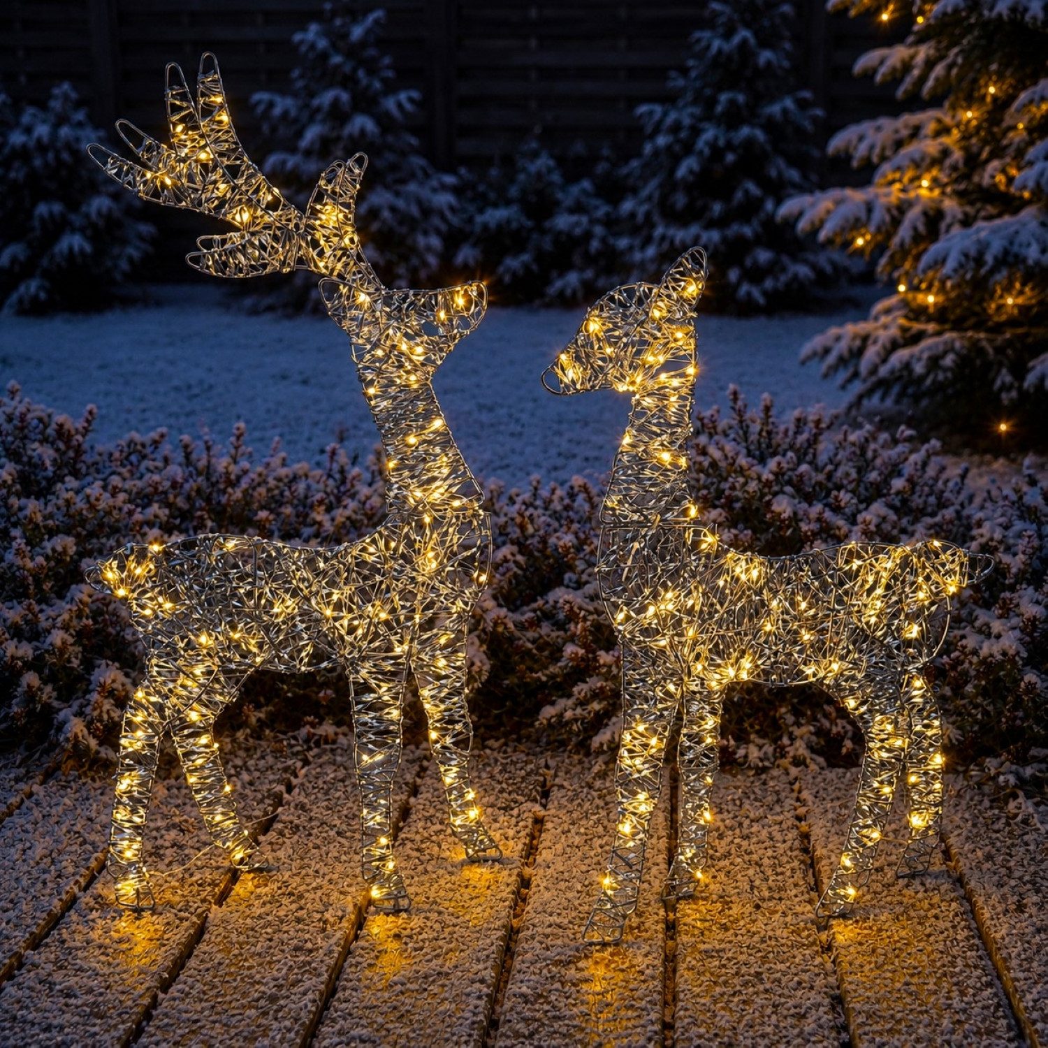 Online-Fuchs LED-Dekofigur Hirsch und Reh mit LED-Lichterkette - Outdoor Weihnachtsdeko (warmweiße Beleuchtung, Flasheffect auf Wunsch zuschaltbar), inklusive 6-Stunden Timerfunktion