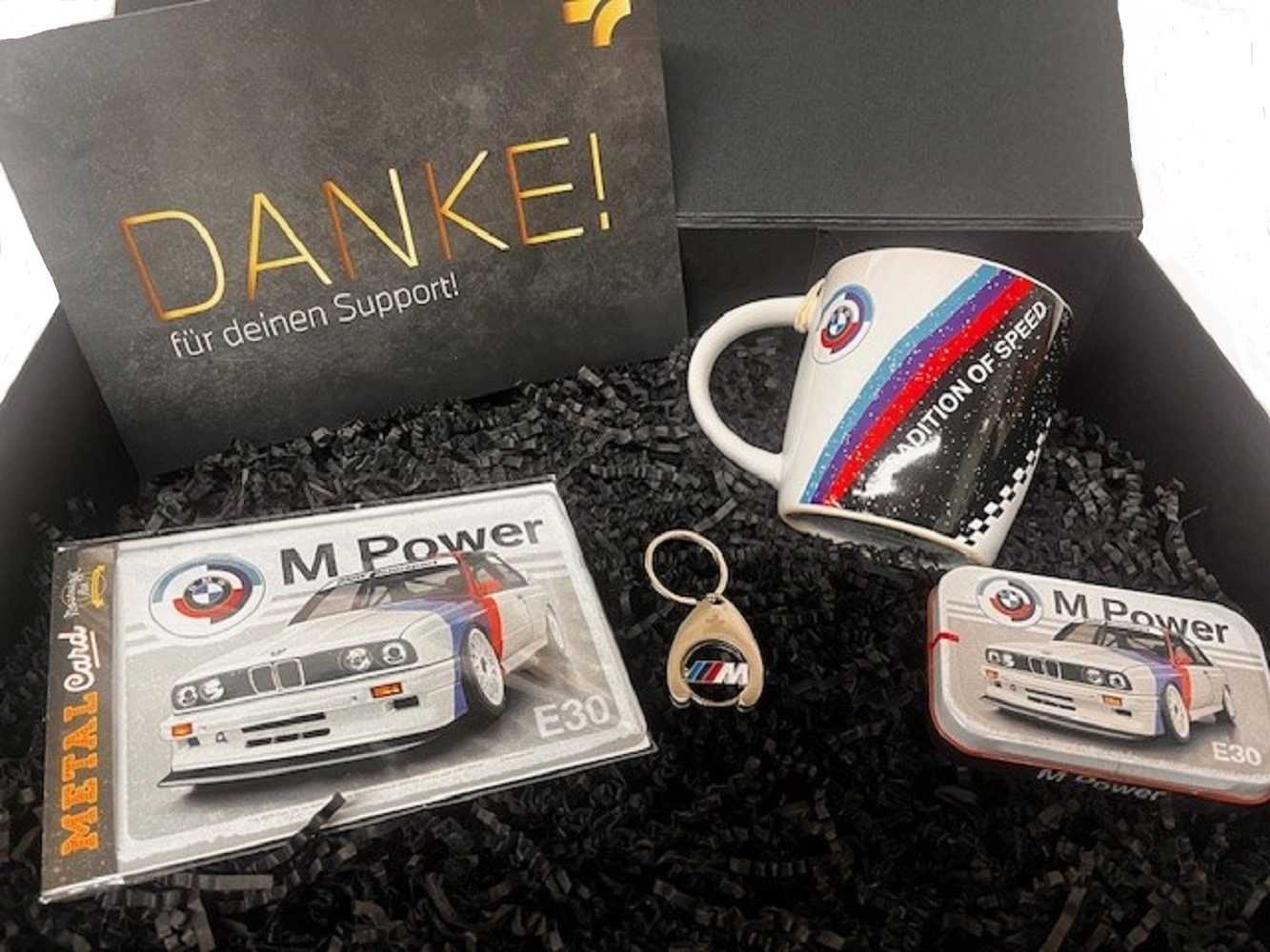 BMW Tasse BMW M Performance Geschenkset Tasse Einkaufschip Postkarte Pillendose, 1-tlg.