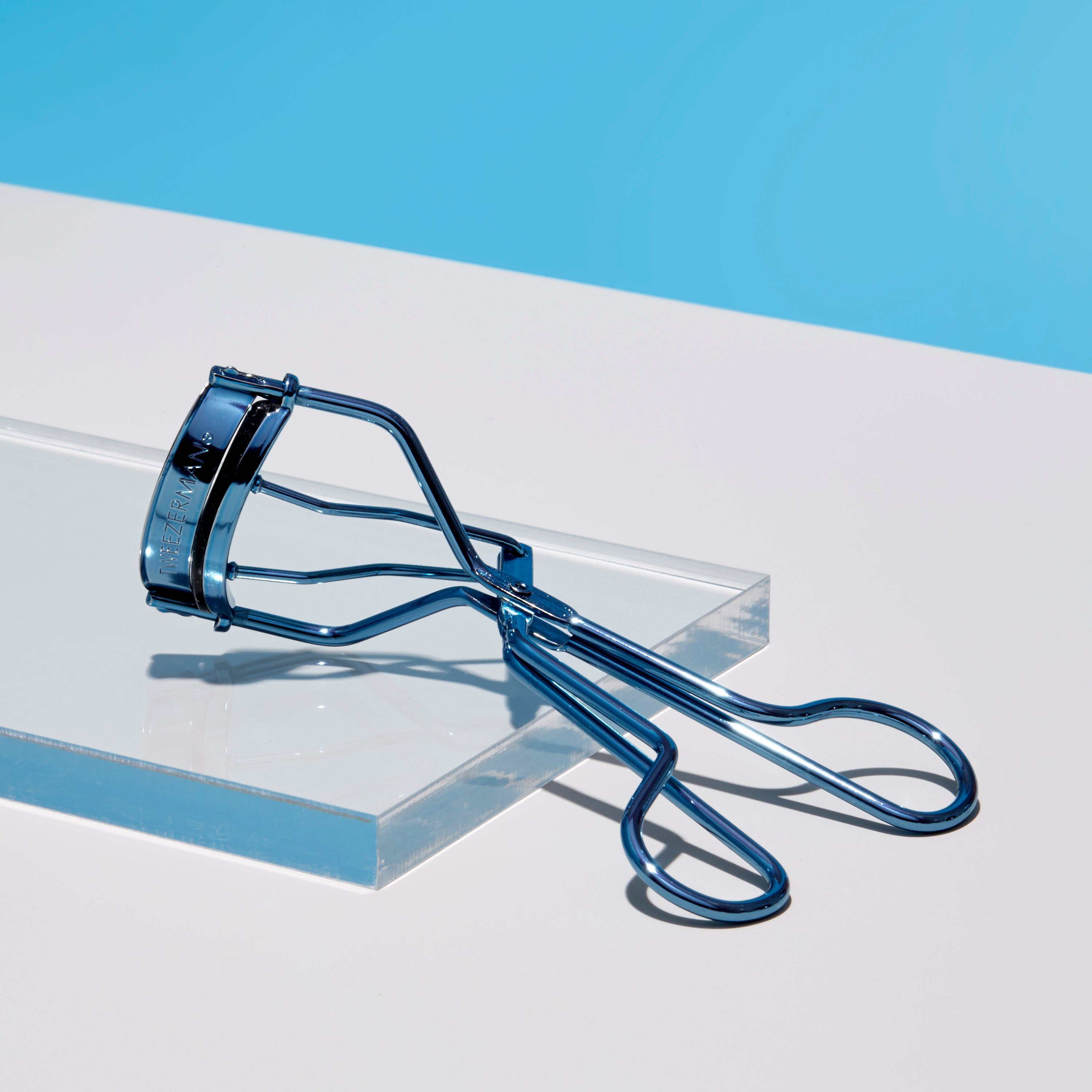 BOTTOM CLASSIC Wimpernzange LASH CURLER BELL TWEEZERMAN BLUE