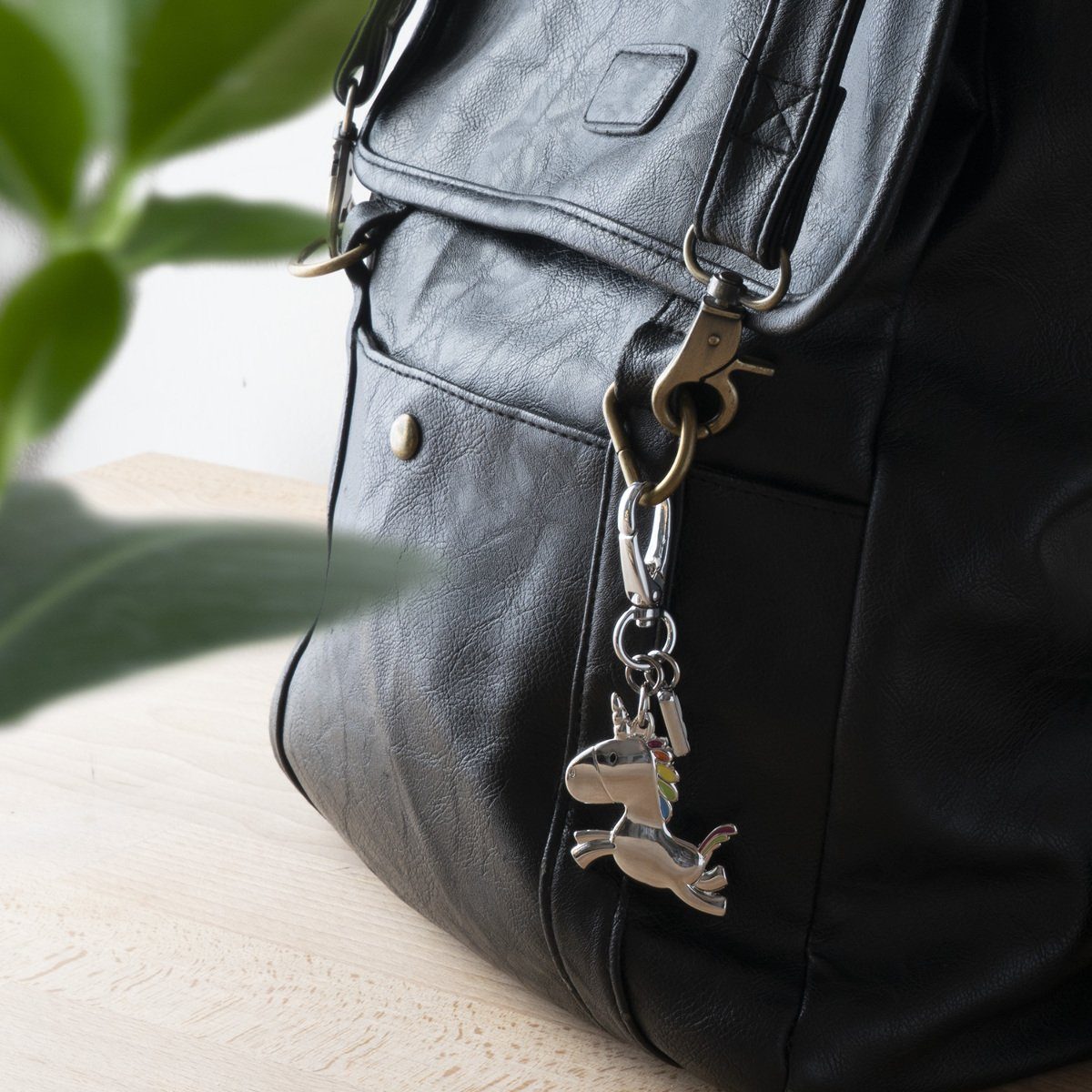 Navaris Schlüsseltasche Einhorn Wolke - Metall Schlüssel Anhänger mit Karab günstig online kaufen