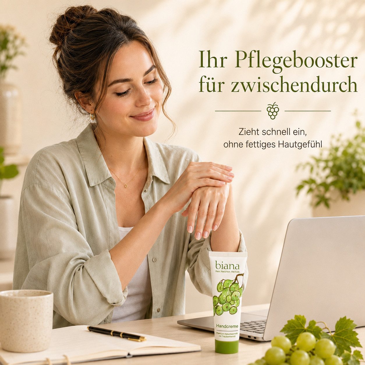 biana Handcreme – Premium Naturkosmetik mit Traubenkernöl OPC, in einer innovativen Holztuben Verpackung