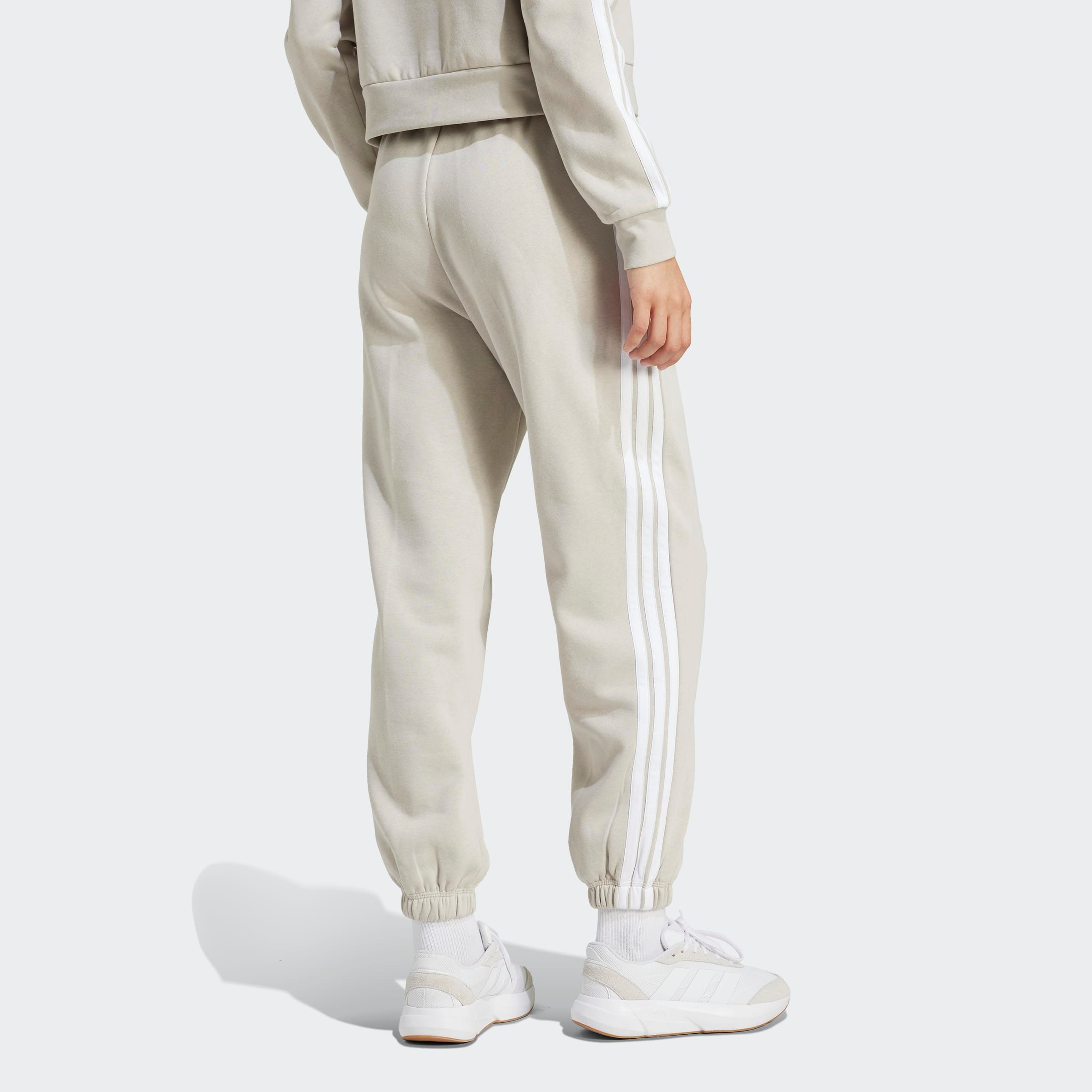 adidas Sportswear Sporthose ESSENTIALS 3-STREIFEN LOOSE-FIT Locker geschnitten, mit schmal zulaufender Beinform