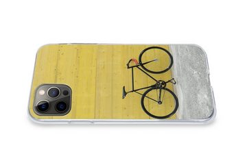 MuchoWow Handyhülle Ein Rennrad vor einem industriellen Hintergrund, Handyhülle Apple iPhone 12 Pro, Smartphone-Bumper, Print, Handy