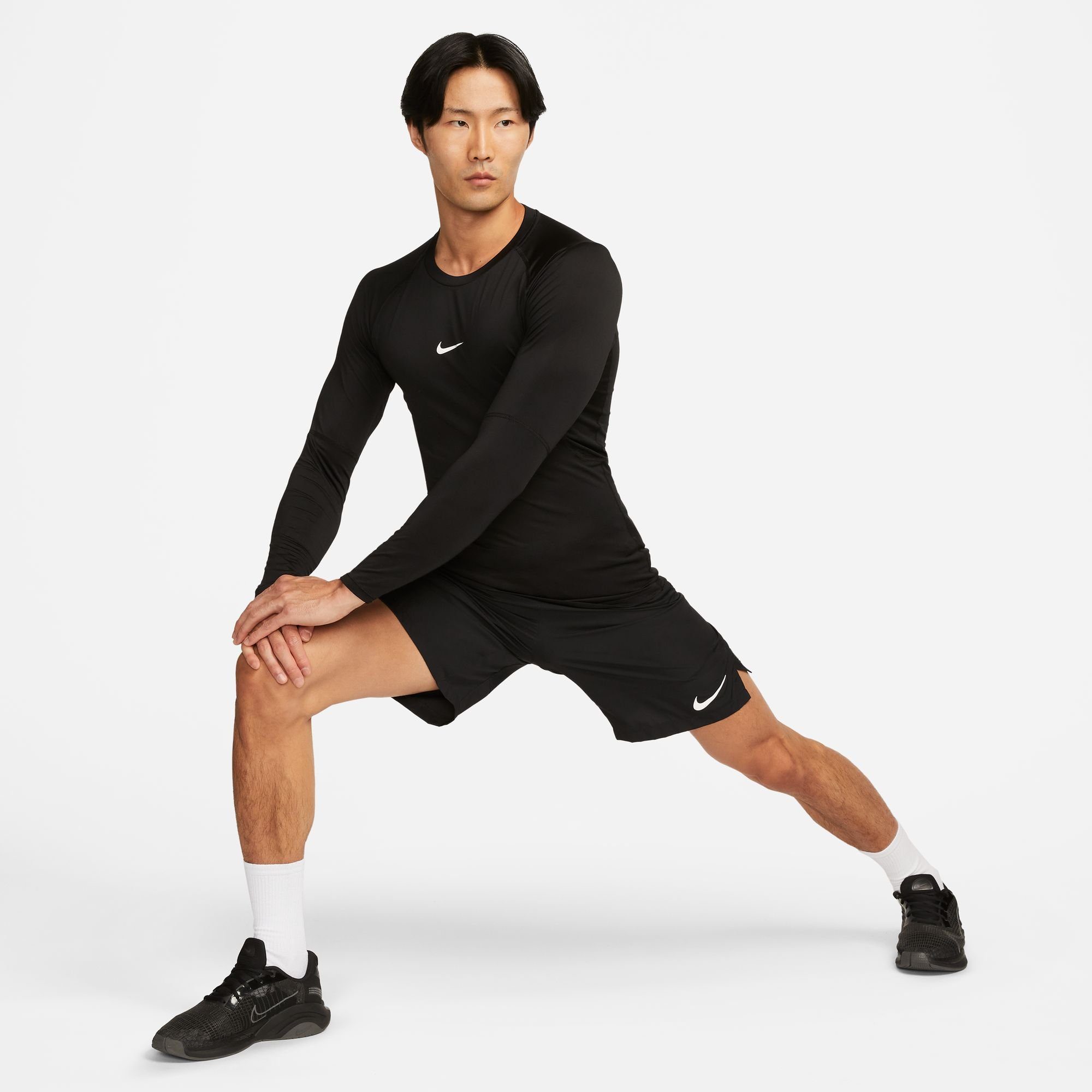 Nike Trainingsshirt PRO DRI-FIT MEN'S LONG-SLEEVE TOP schmale Passform, atmungsaktiv, schnell trocknend