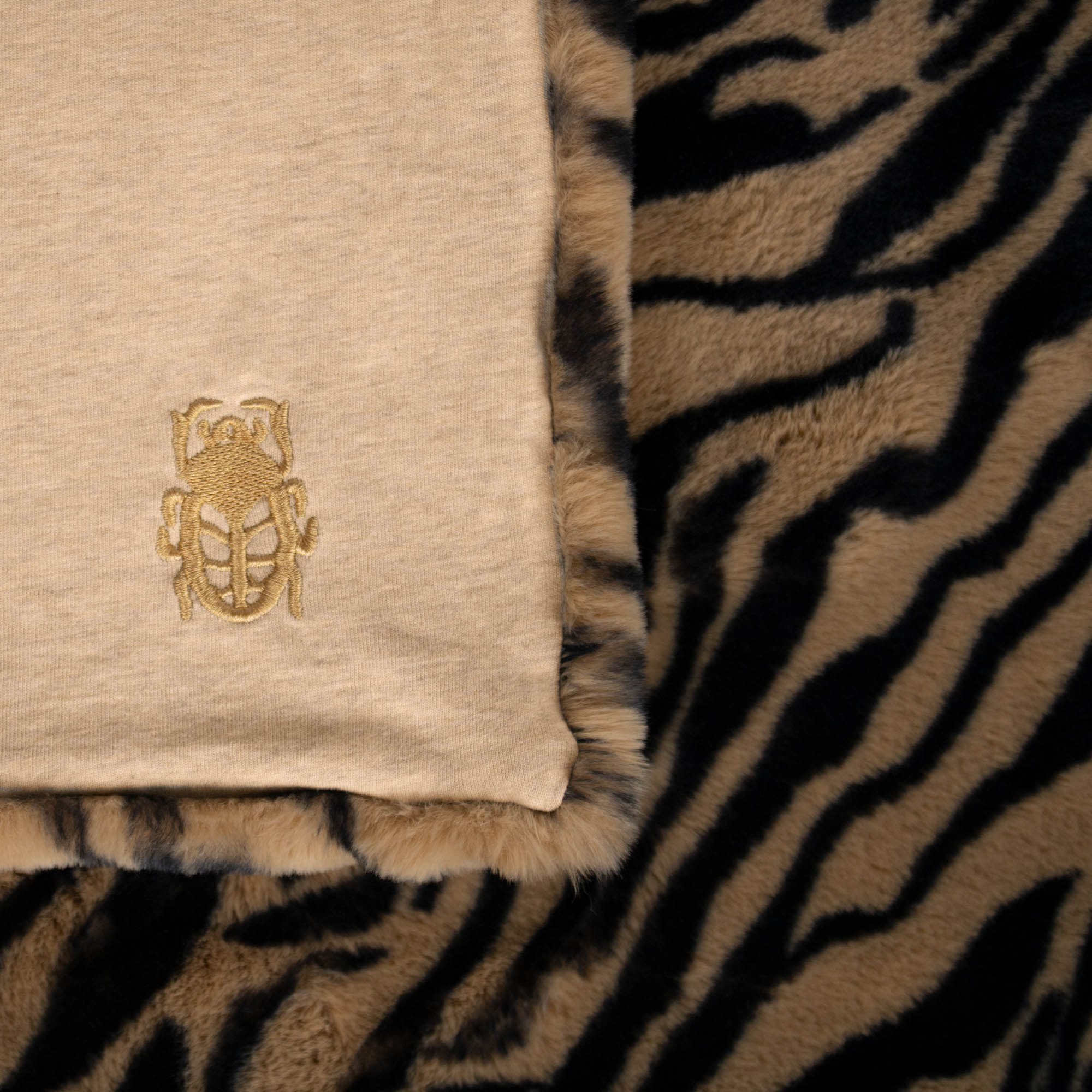 Wohndecke Reborn Tiger, ZOEPPRITZ1828, luxeriöse Kunstfelldecke in Tiger Optik