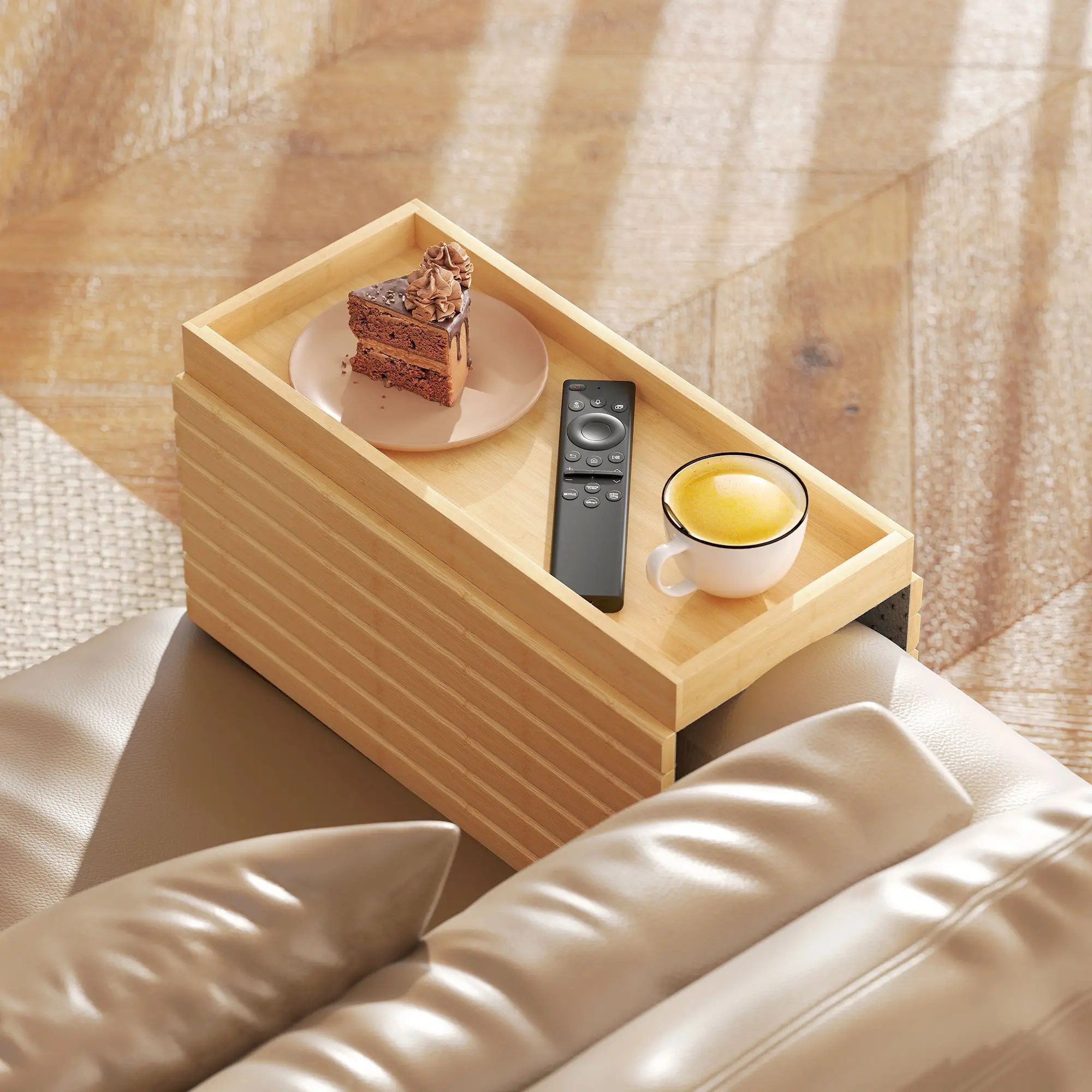 BlingBin Tablett Sofatablett Armlehne Bambus Klappbar Sofa Tablett mit Getränkehalter, Bambus, (1er Set, 1-tlg., 45cm x 33,5cm x 3cm), Couch Tablett Armlehne Couchtablett Sofa Organizer für Snacks Tasse