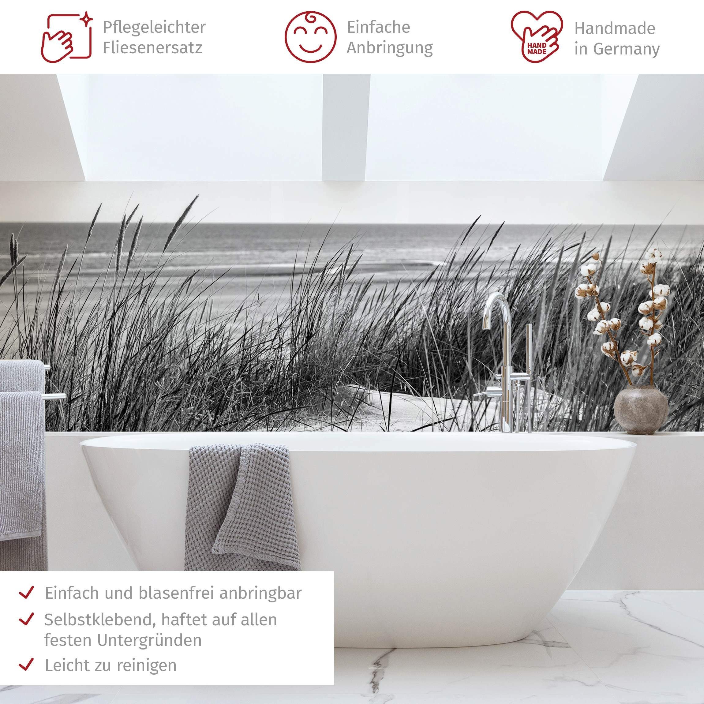 Bilderdepot24 Badrückwand schwarz weiss fugenlose Wandverkleidung Bad mit Motiv, (Hartfolie matt » Selbstklebend SMART 0,35 mm), wasserfestes Wandpaneel Stranddüne Meer