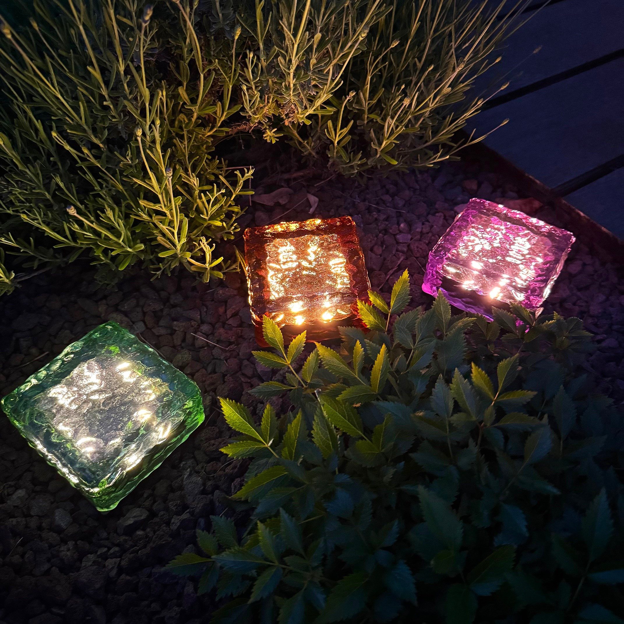 Online-Fuchs LED Solarleuchte 3 Steine aus Glas mit LED-Beleuchtung - Garte günstig online kaufen