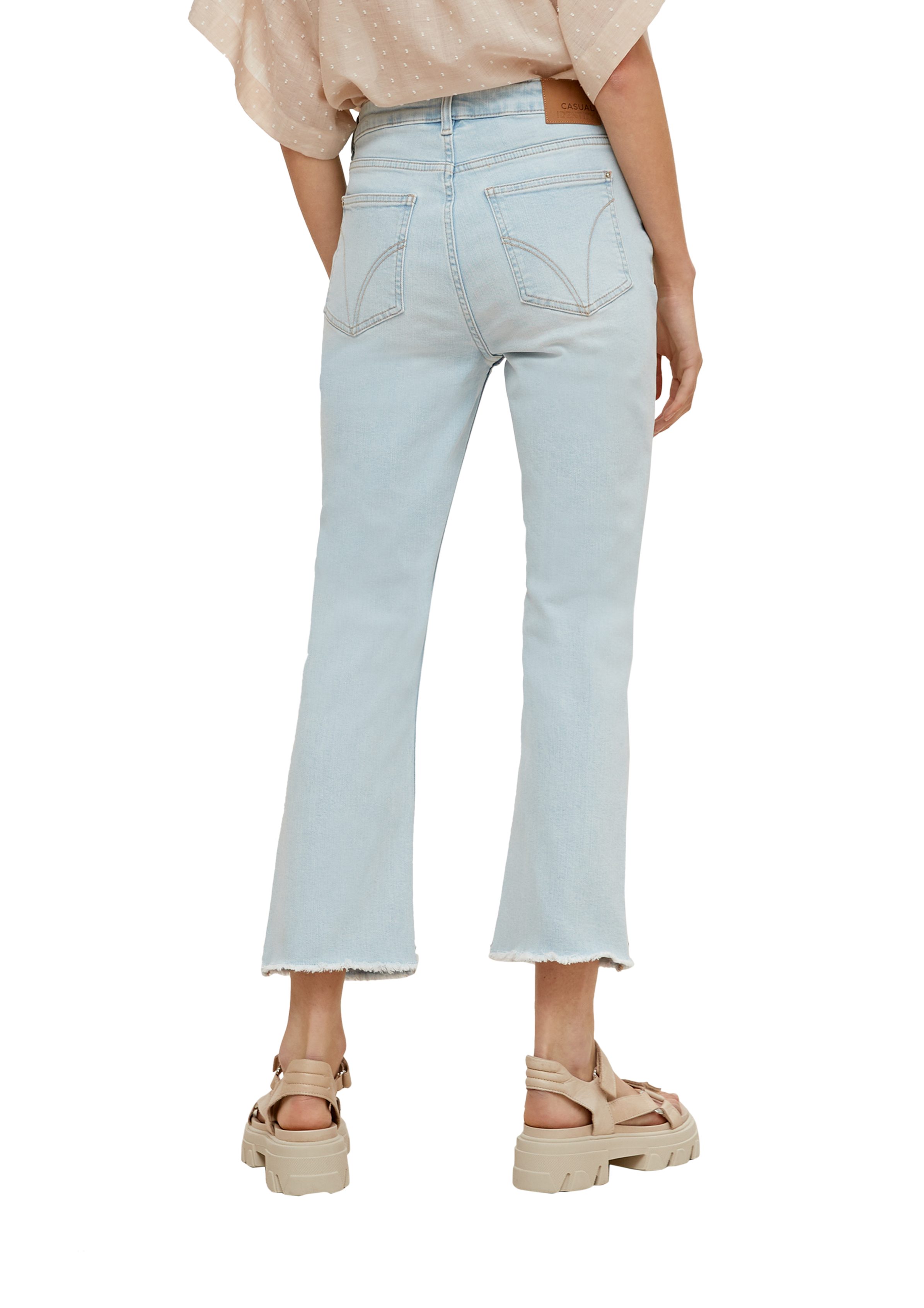 Saum comma Waschung identity mit Regular: ausgefranstem casual Jeans 7/8-Jeans