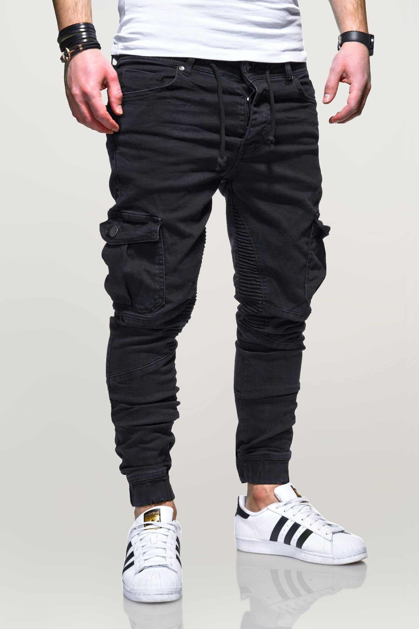 schwarz mit praktischen Taschen behype Slim-fit-Jeans BILLY