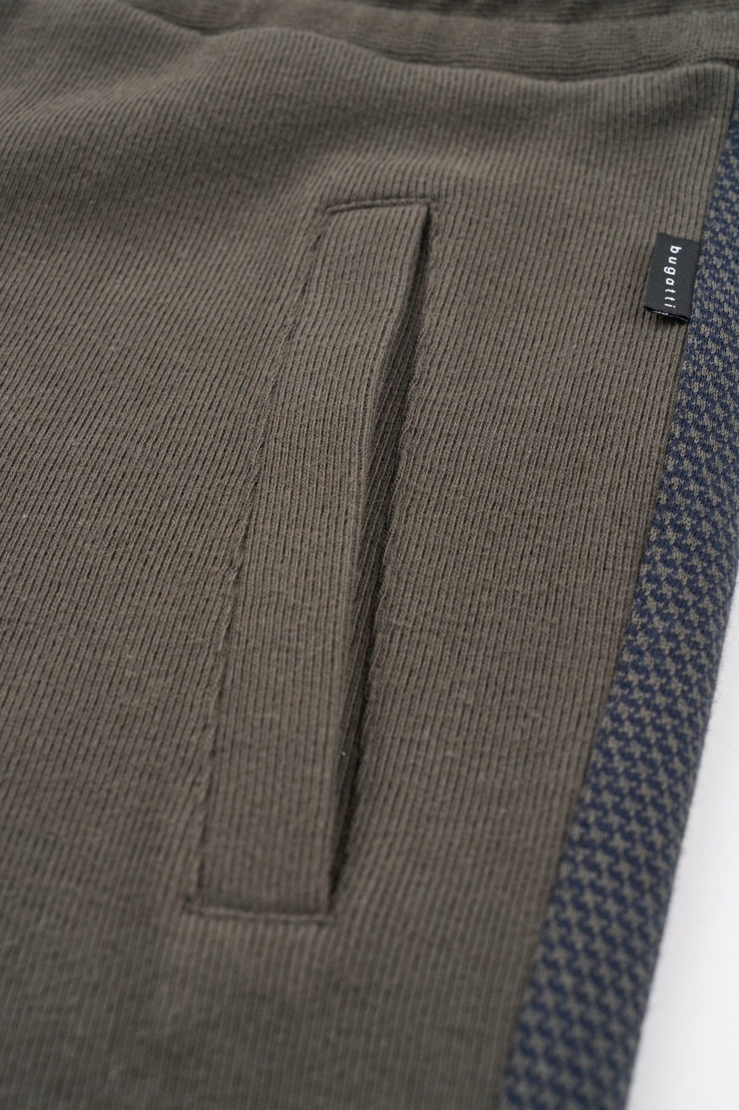 bugatti Sweathose mit Leistentaschen