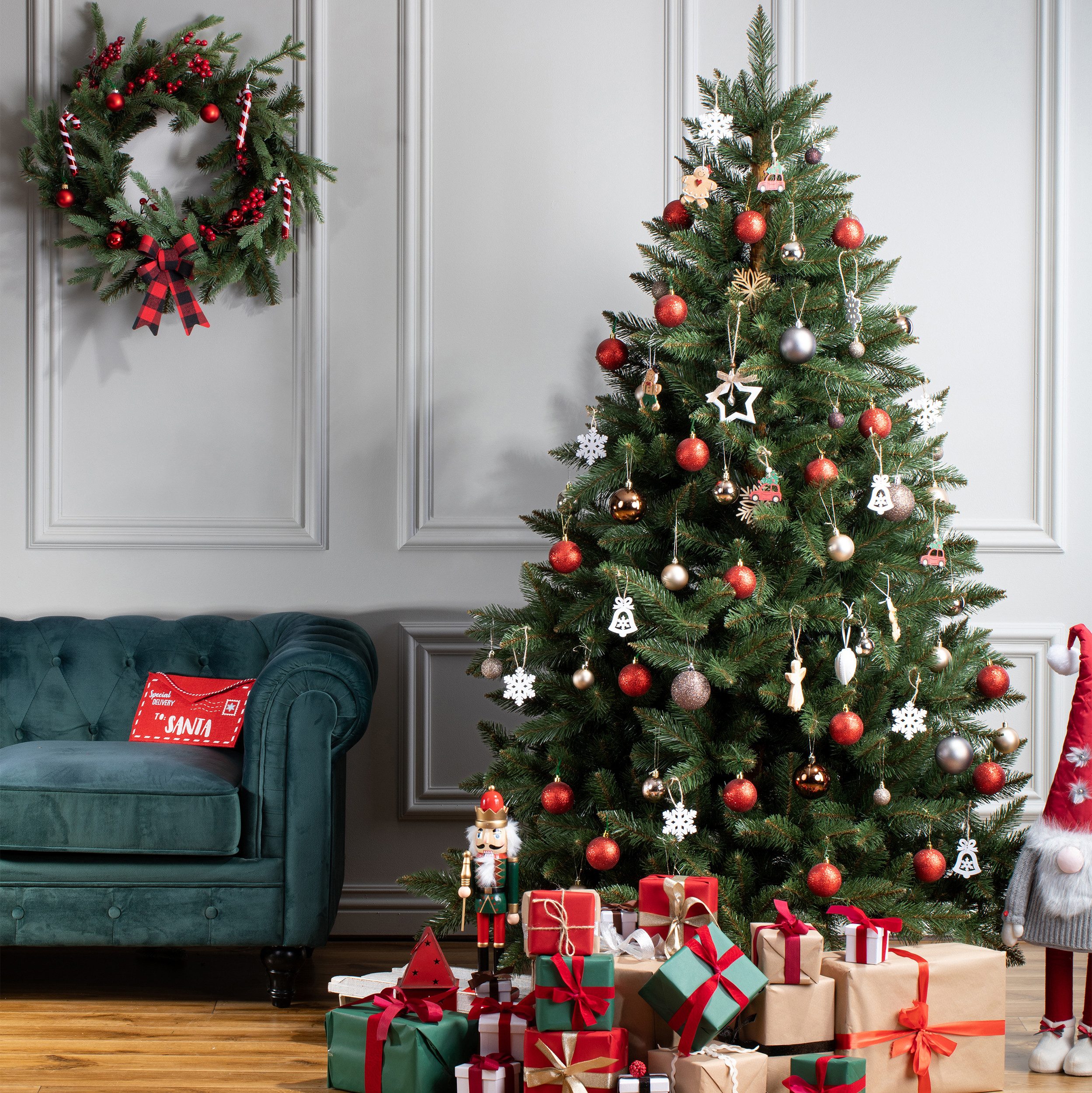 Fairytrees Künstlicher Weihnachtsbaum FT14B, Nordmanntanne Braun, NORDMANNTANNE mit Christbaum Holzständer