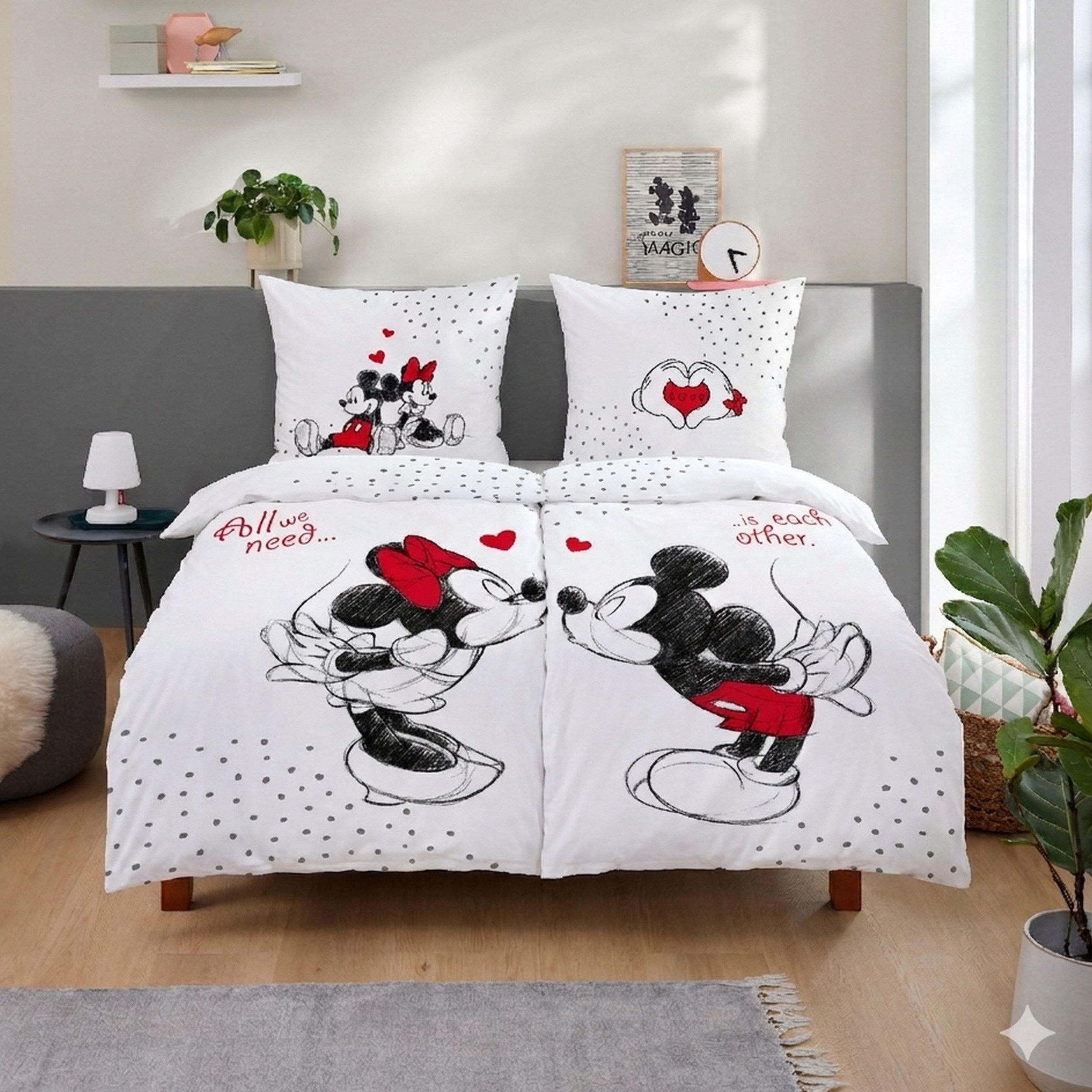 Familando Partnerbettwäsche Mickey & Minnie Mouse 4-teilig 135x200 80x80 cm aus 100% Baumwolle, Renforcé, 4 teilig, mit Liebesspruch über zwei Seiten
