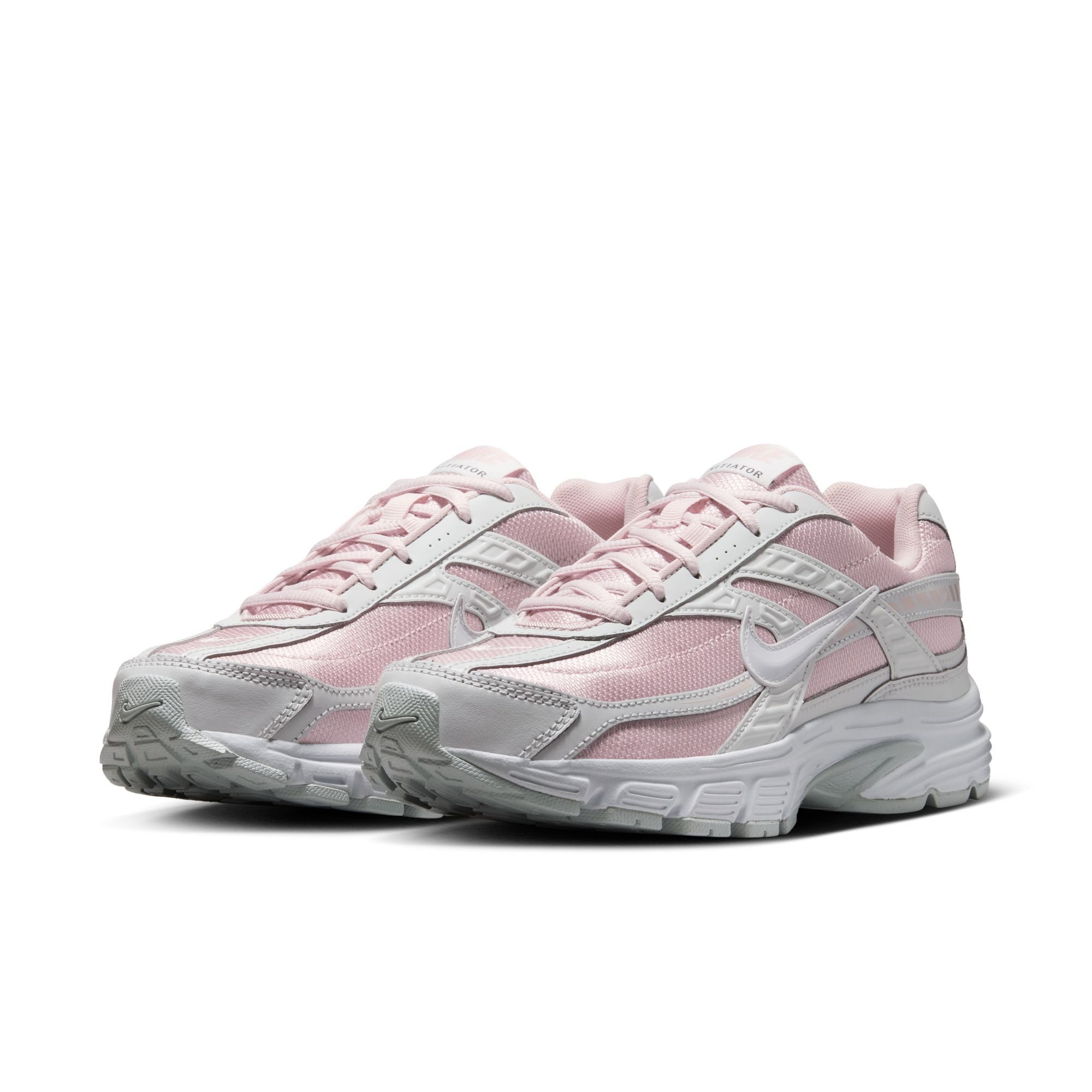 Nike Sportswear Initiator Sneaker inspiriert vom Design des Nike P-6000