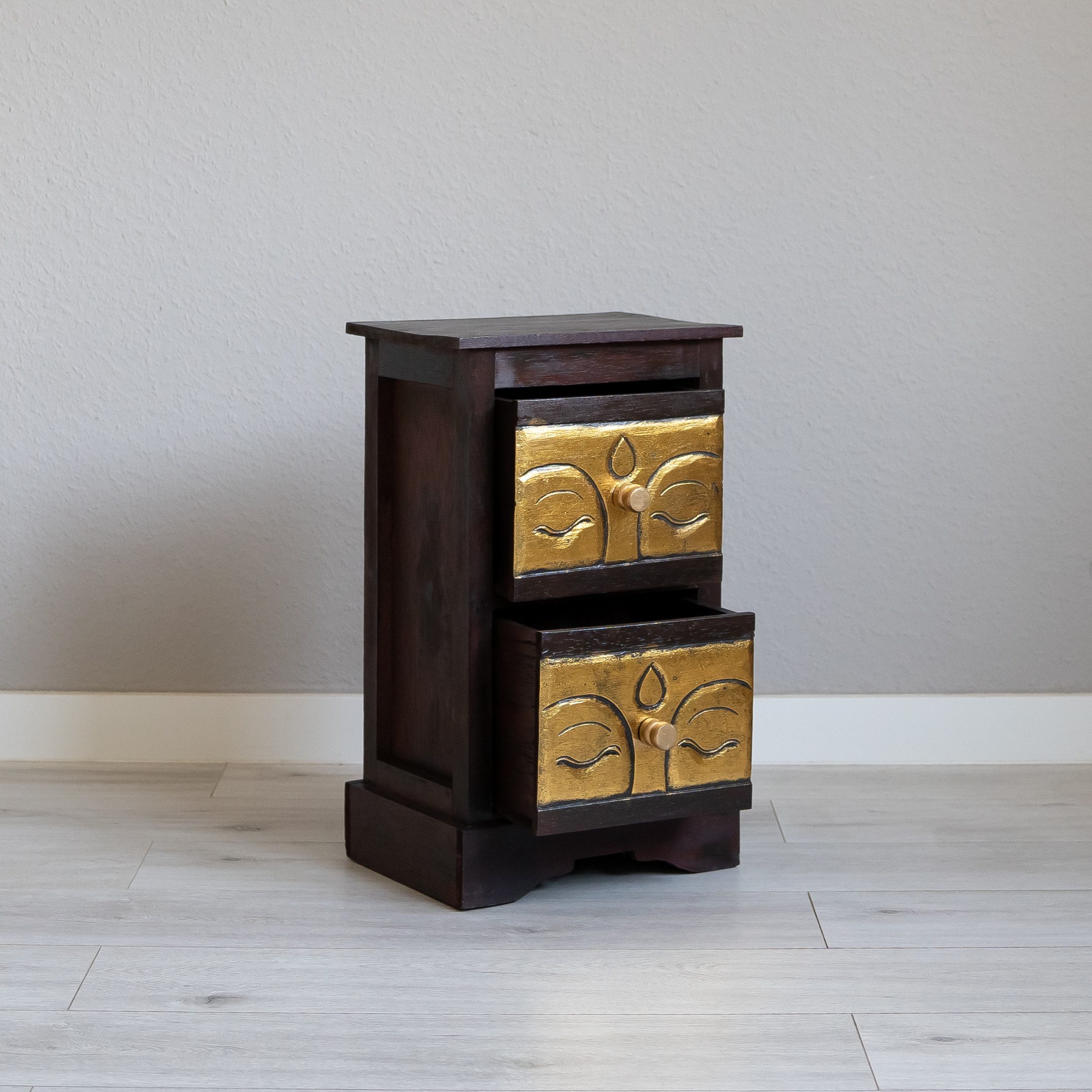 livasia Nachtschrank Buddha Nachttisch aus Bali 55cm Höhe, handgefertigt aus Akazienholz