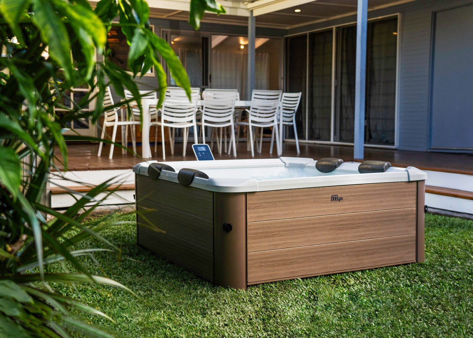 mSpa Whirlpool Oslo AMBER XL - Ø 160 x 65 cm - ganzjährig Outdoor Pool - 6Pers., Stecksystem mit Einlageplane, feste Außenwand - inkl. LED, UVC+, WiFi, App-Steuerung, 6 Personen
