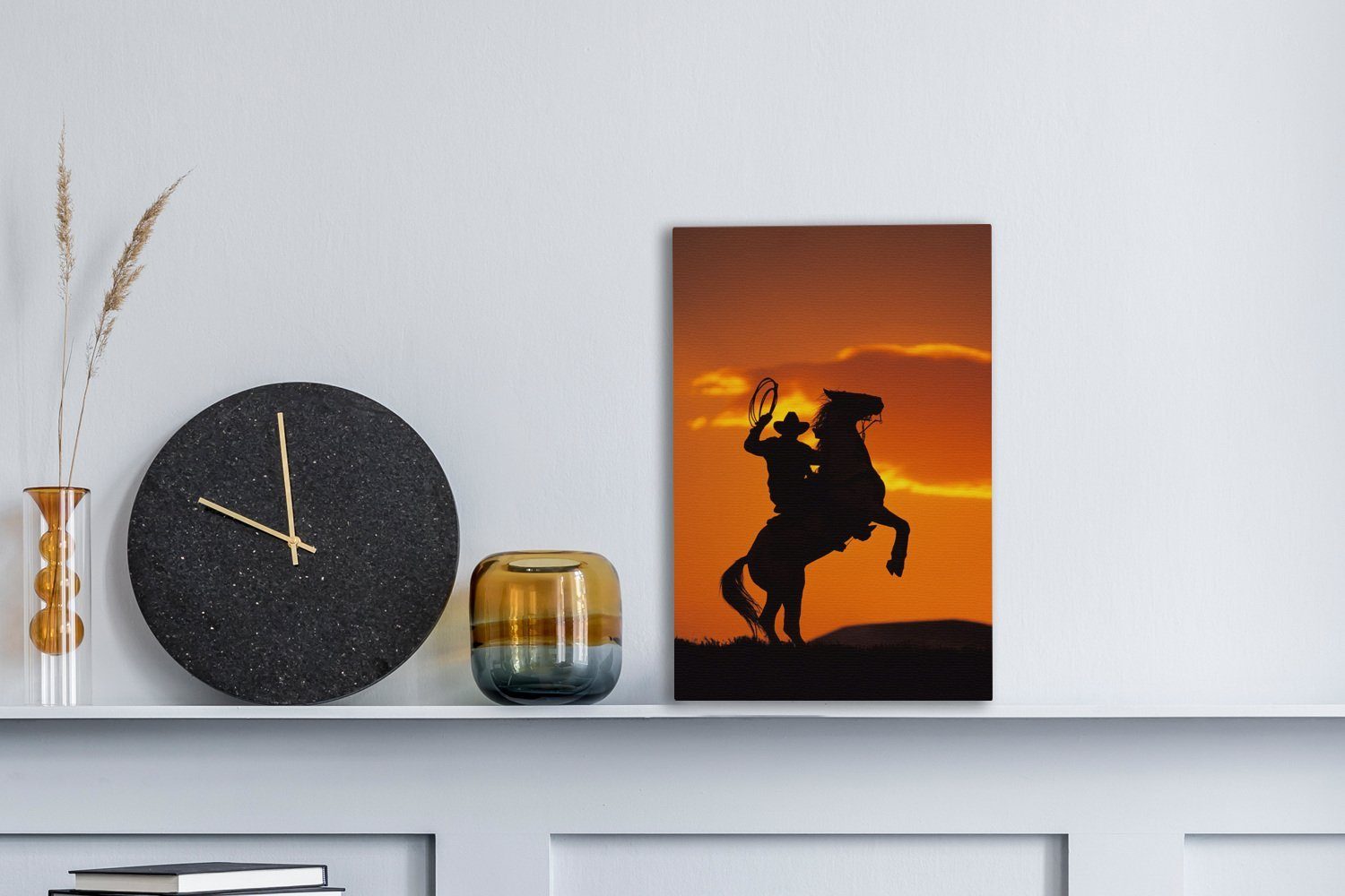 Cowboys der Pferderücken, 20x30 Leinwandbild inkl. Zackenaufhänger, St), bespannt eines auf Gemälde, fertig Leinwandbild (1 OneMillionCanvasses® dem Silhouette cm tänzelt,