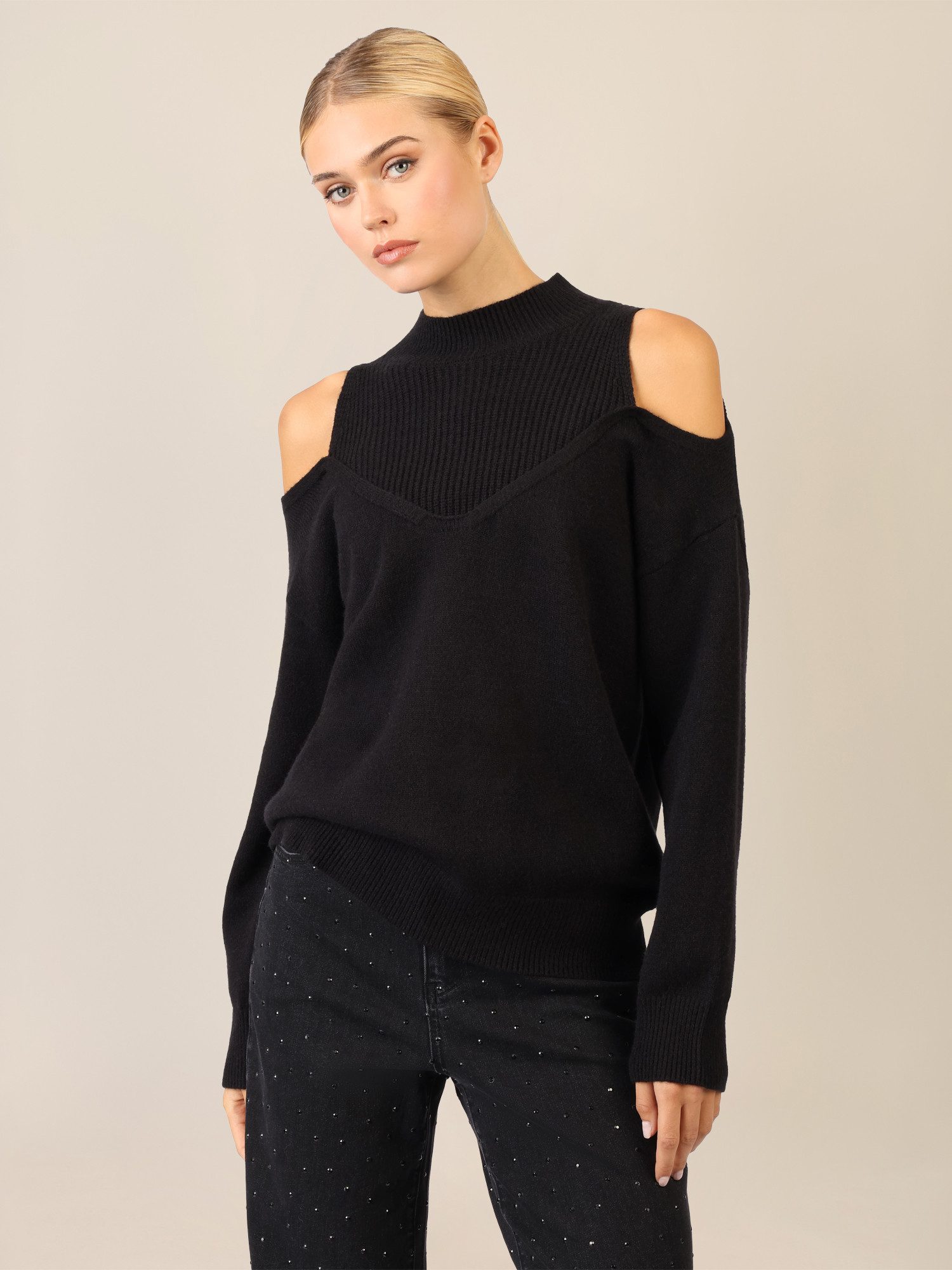 Apart Stehkragenpullover mit Cut-outs und Rippeinsatz günstig online kaufen