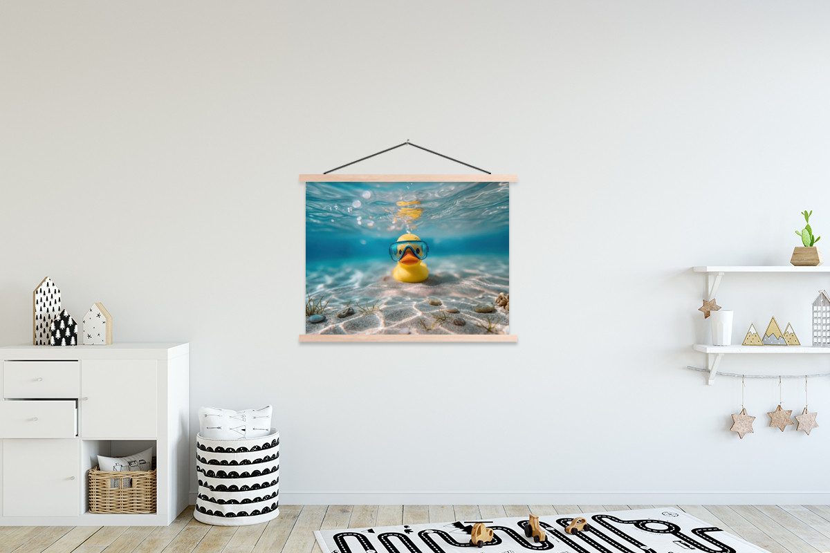 MuchoWow Poster Schwimmbrille - Ente - Wasser, (1 St), Bilderhalter, Bilderrahmen, Magnet Rahmen, Holz, 150x113 cm