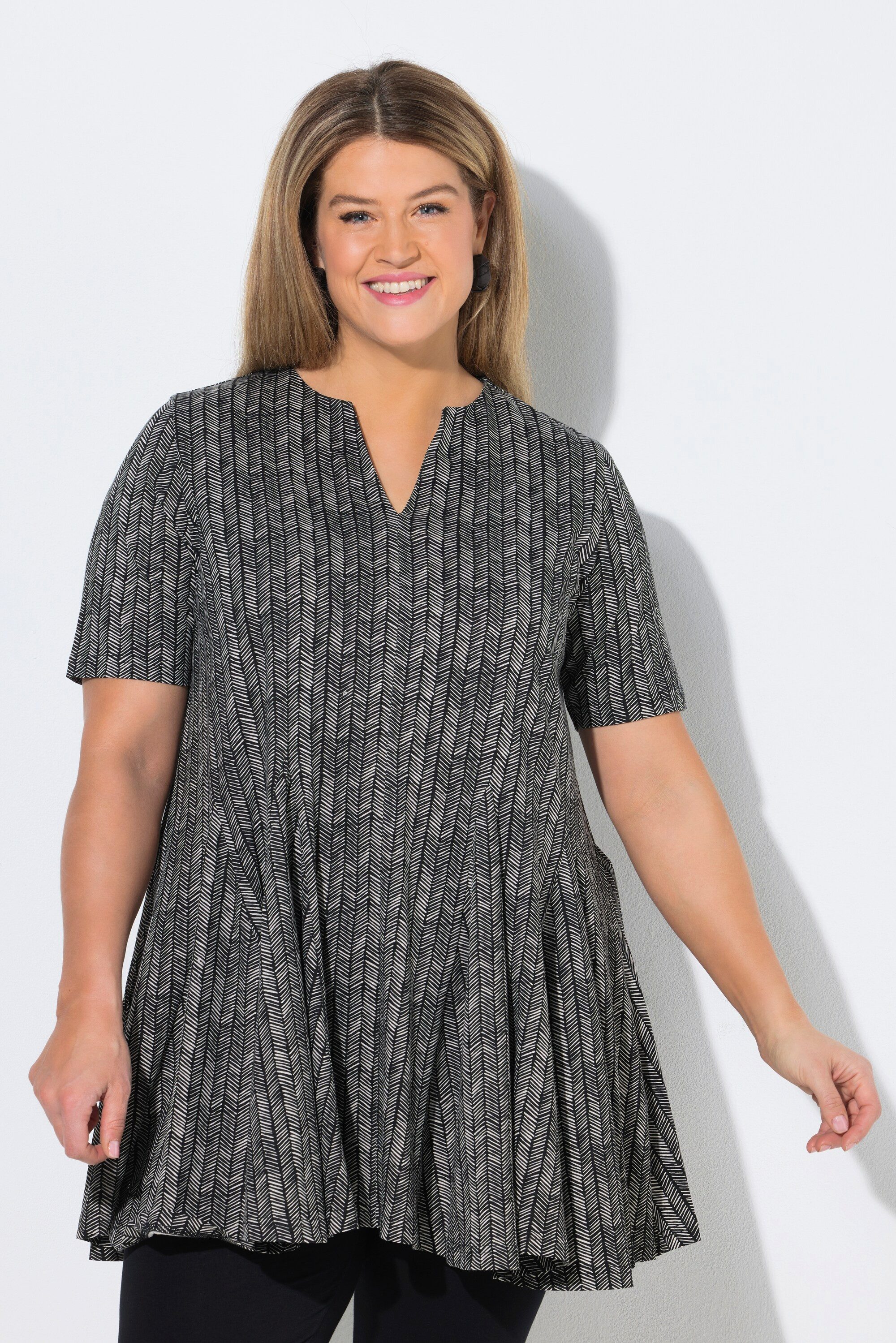 Ulla Popken Longshirt T-Shirt Fischgrat Godetfalten Tunika-Ausschnitt