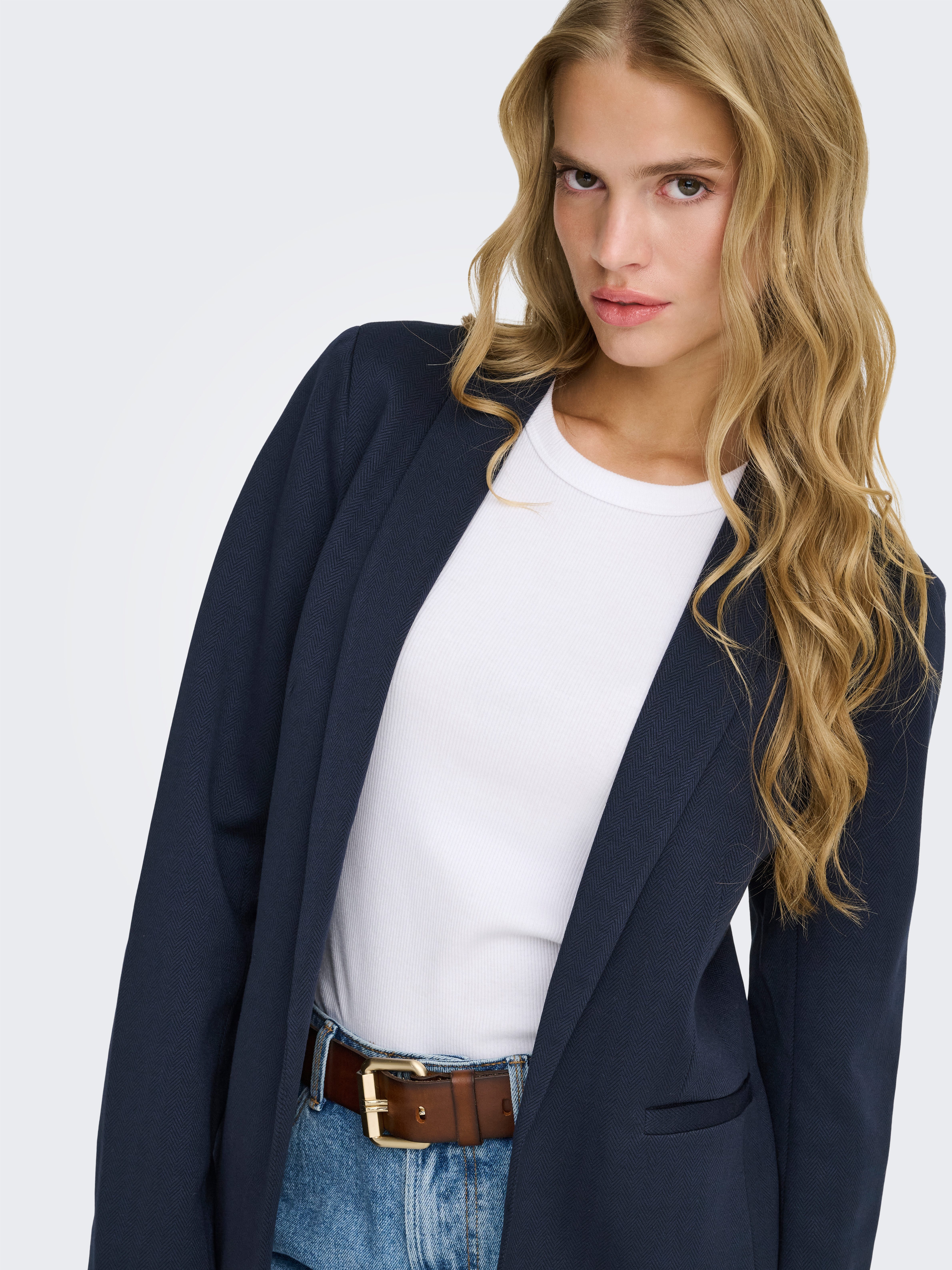 ONLY Longblazer ONLESKA-ADDY LIFE L/S HB BLAZER CC TLR mit Reverskragen, verschlusslose Form, Fischgratmuster – Bild 3 von 5